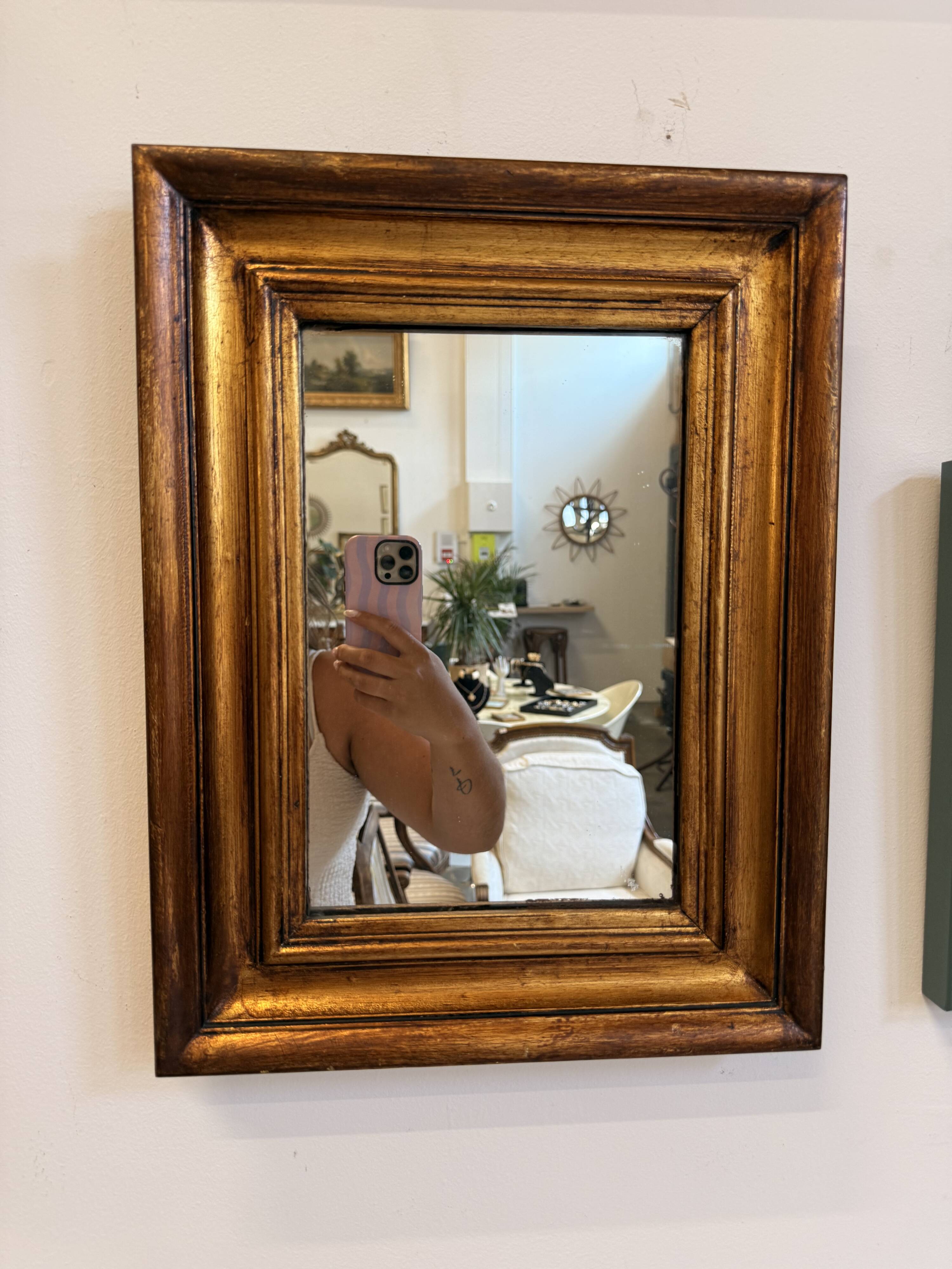 Miroir ancien en bois doré à la feuille