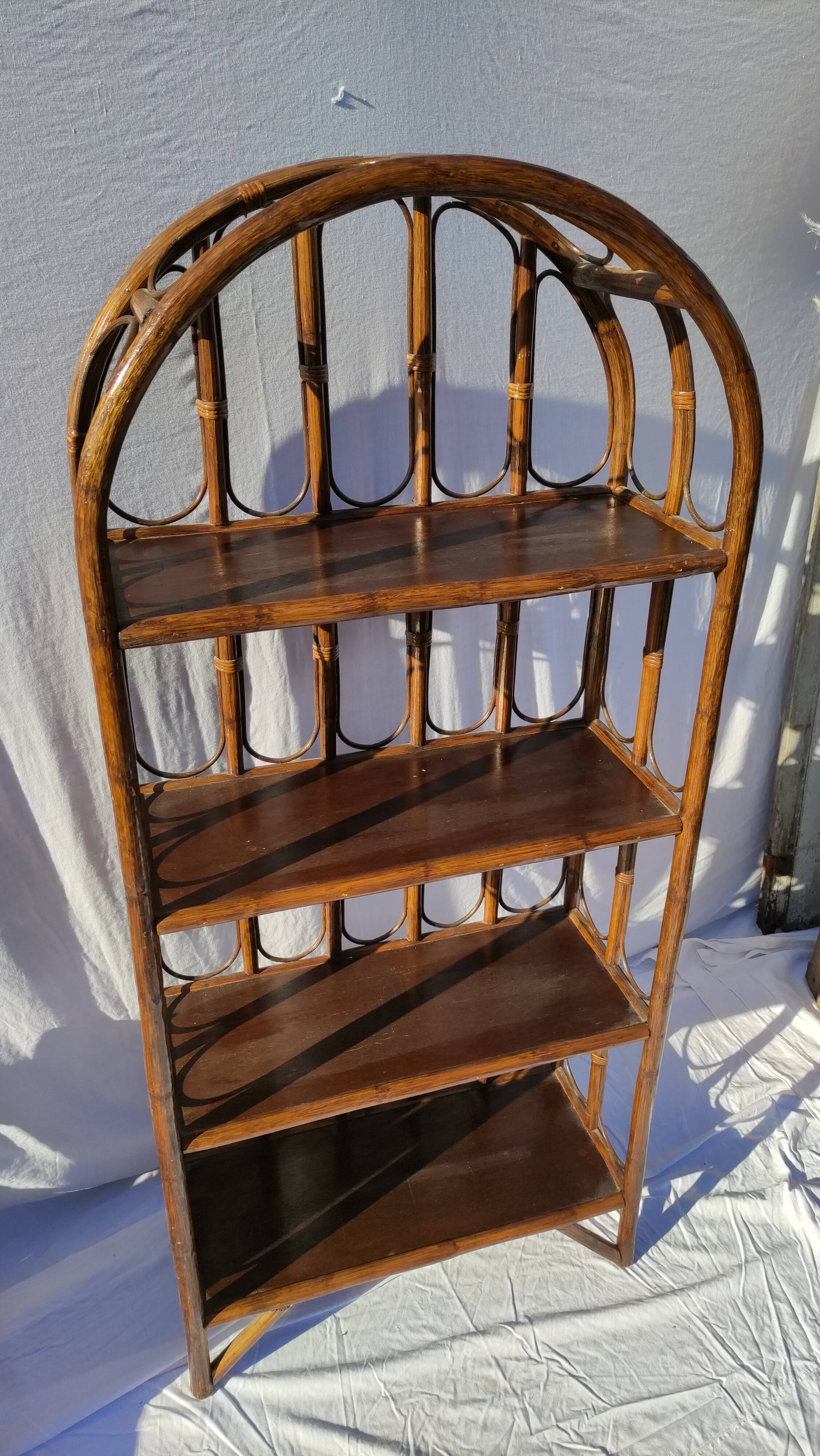 Étagère bibliothèque en rotin vintage