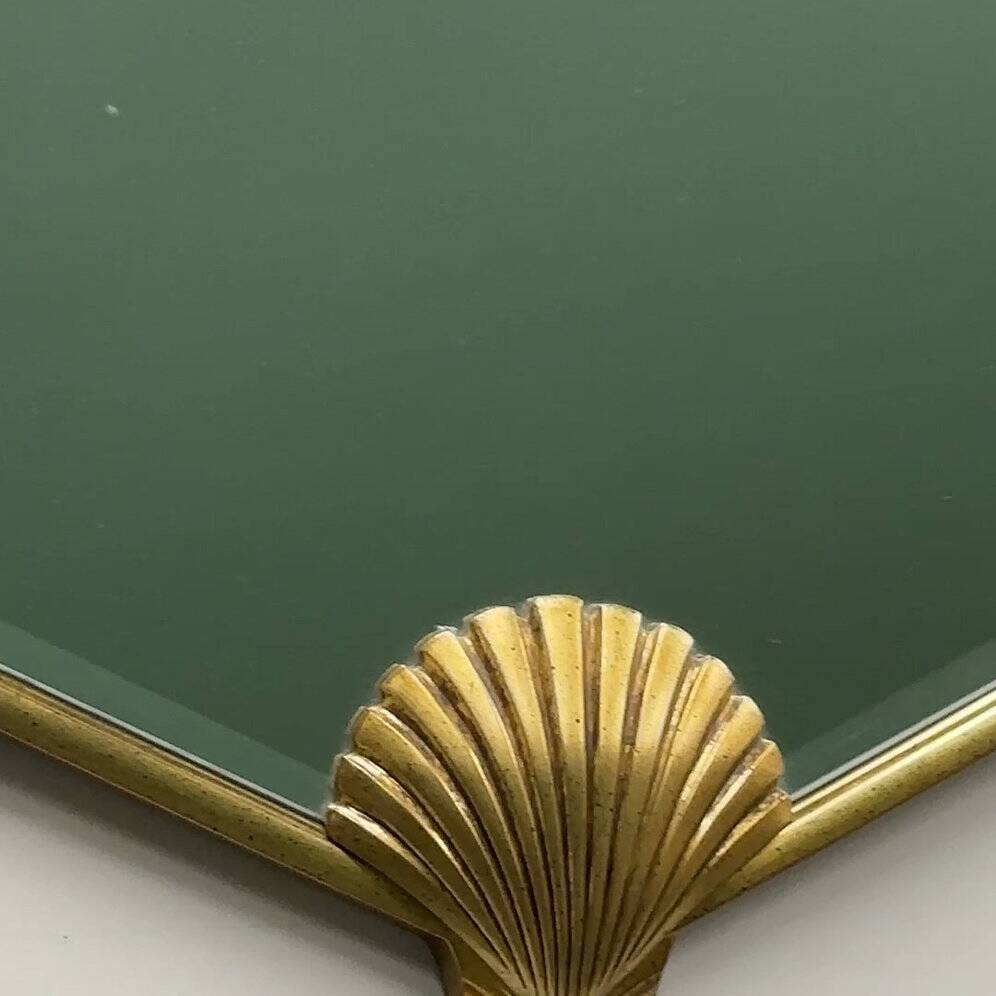 Miroir en forme d'éventail Deknudt orné d'un motif de coquillage doré, Belgique, années 1980
