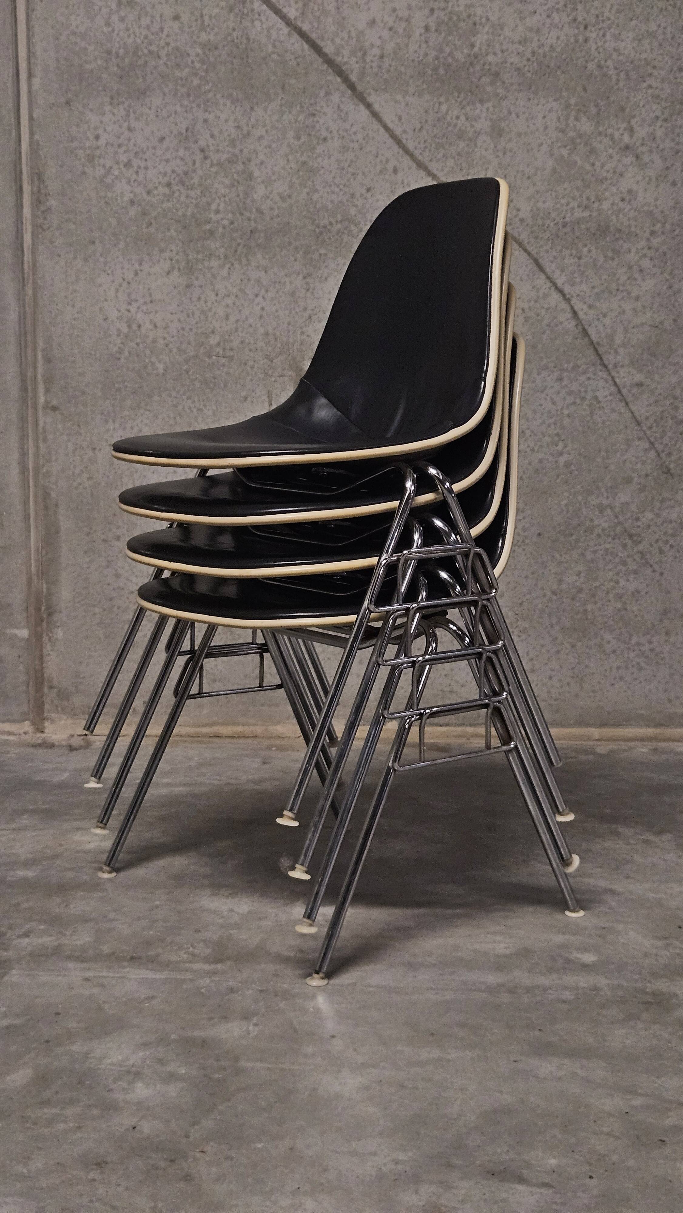 Eames chair by herman miller - model dss