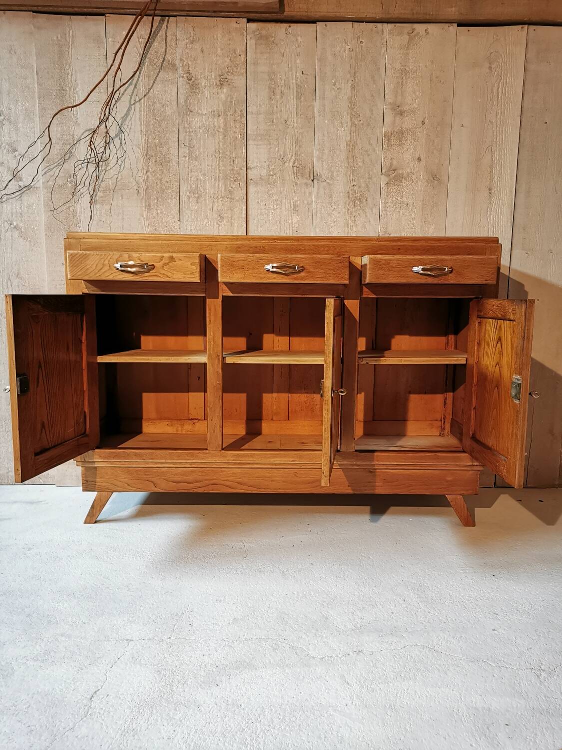Compass feet sideboard