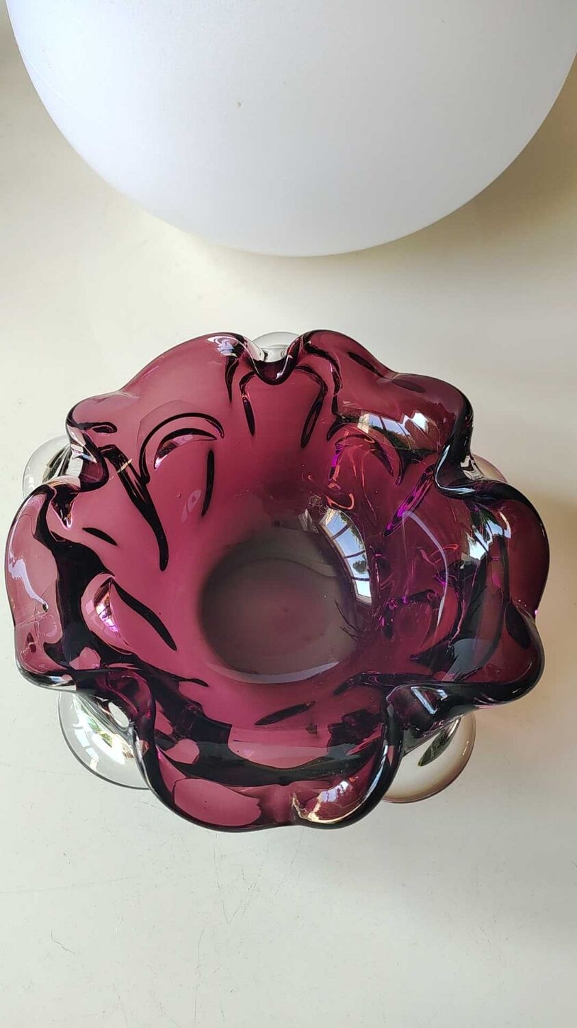 Empty pocket corolla/floral shape, in blown Murano Art glass. Vintage 70s. Purple tones