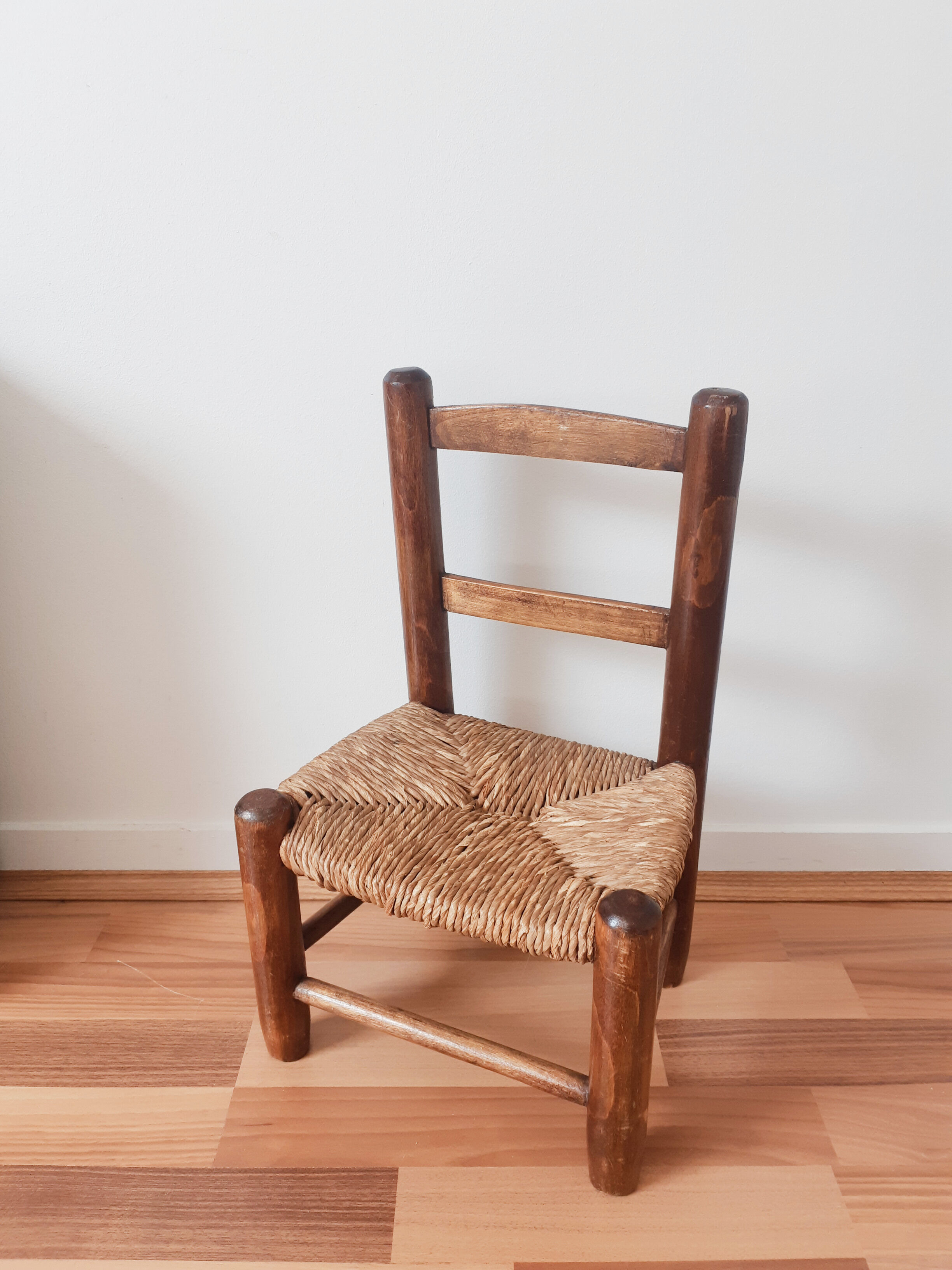 Vintage children's chair in wood and straw, made in France