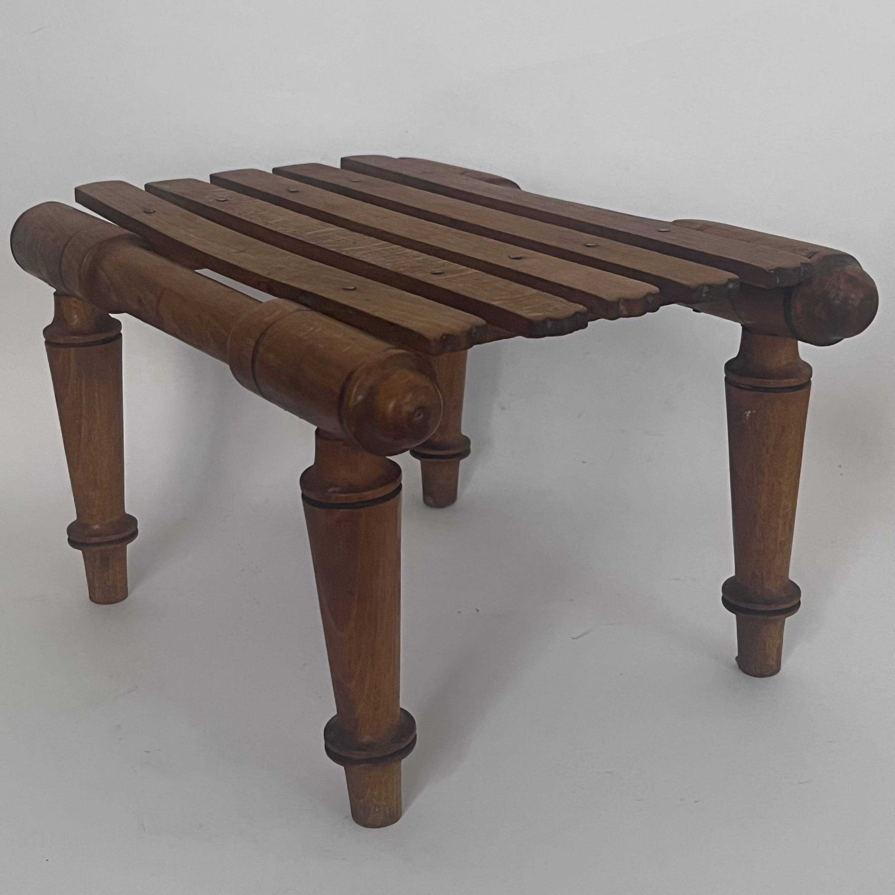 Small bench, slatted footrest