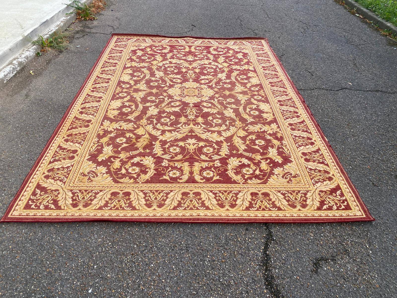 Persian wool rug in burgundy 200x300