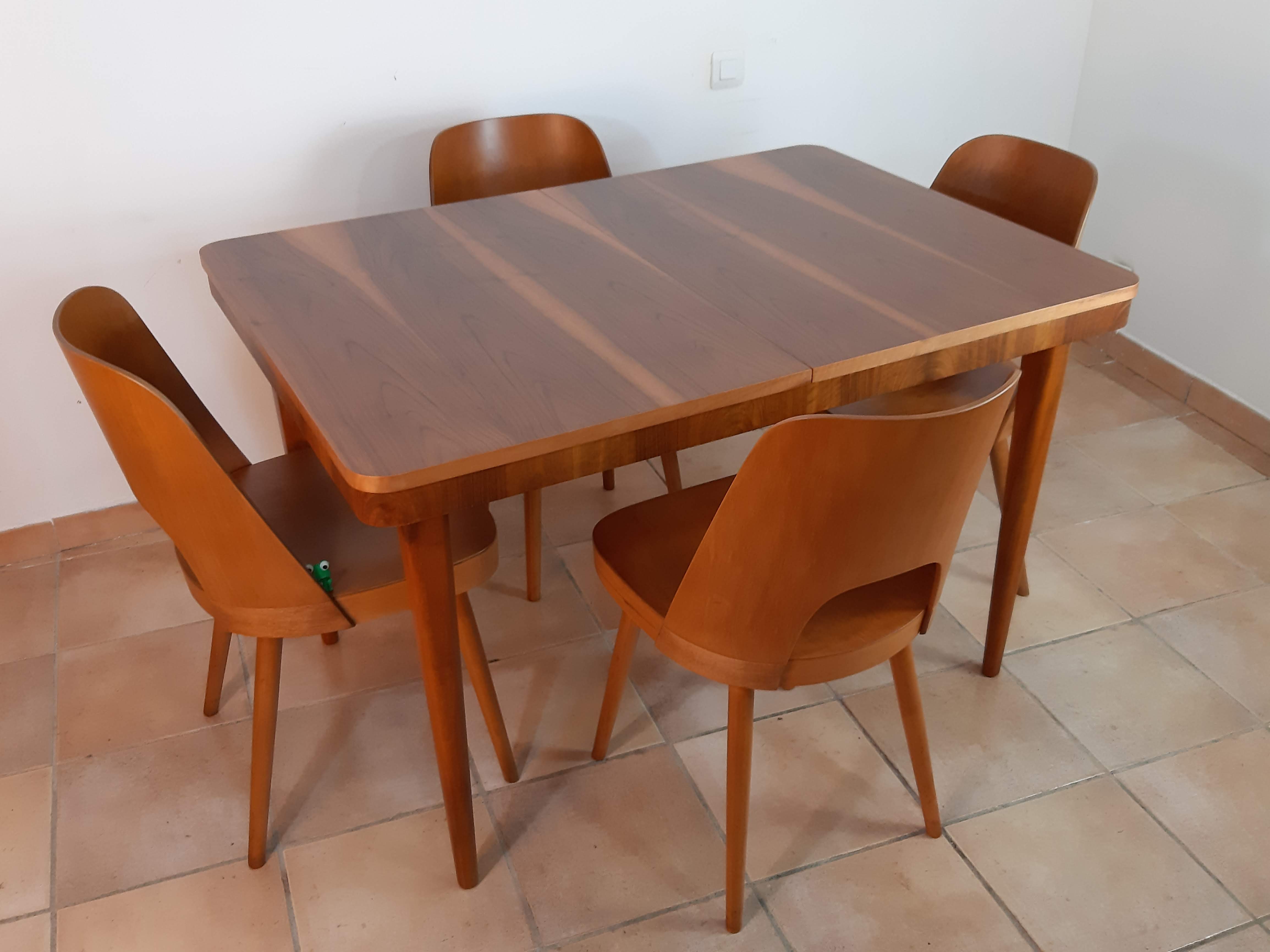 Extension table in Walnut Cesky Nabytek, Vintage Czech 1950 s