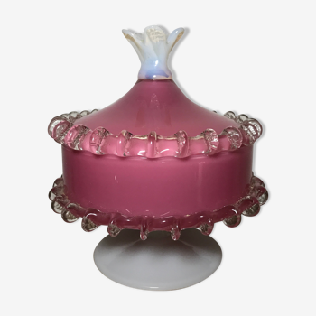 Candy box in pink and white opaline glass, blown glass finish