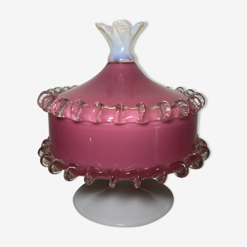 Bonbonnière boîte en verre opaline rose et blanc, finitions verre soufflé