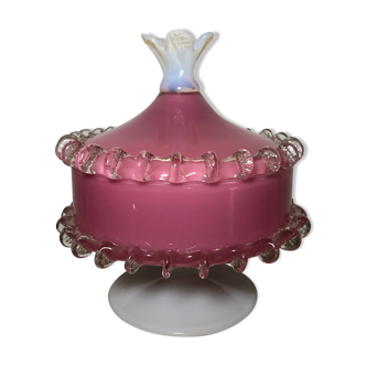 Bonbonnière boîte en verre opaline rose et blanc, finitions verre soufflé