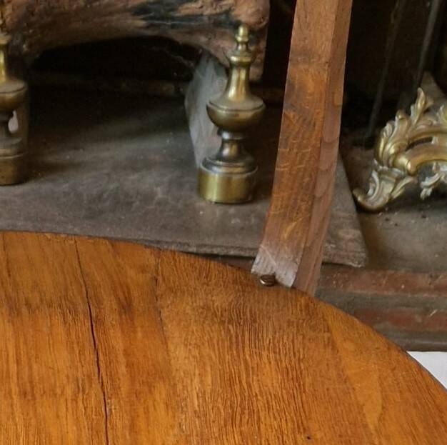 Round walnut gueridon with two tiers – Louis XV style – Perfect condition