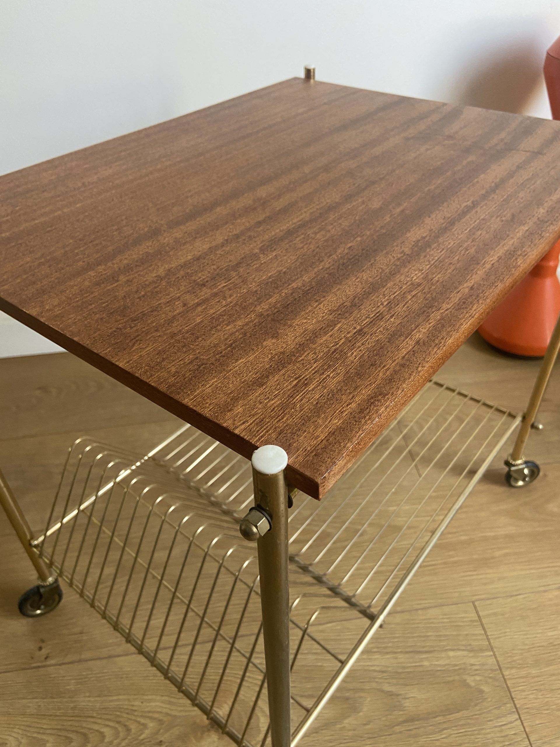 Side table vinyl door with wheels