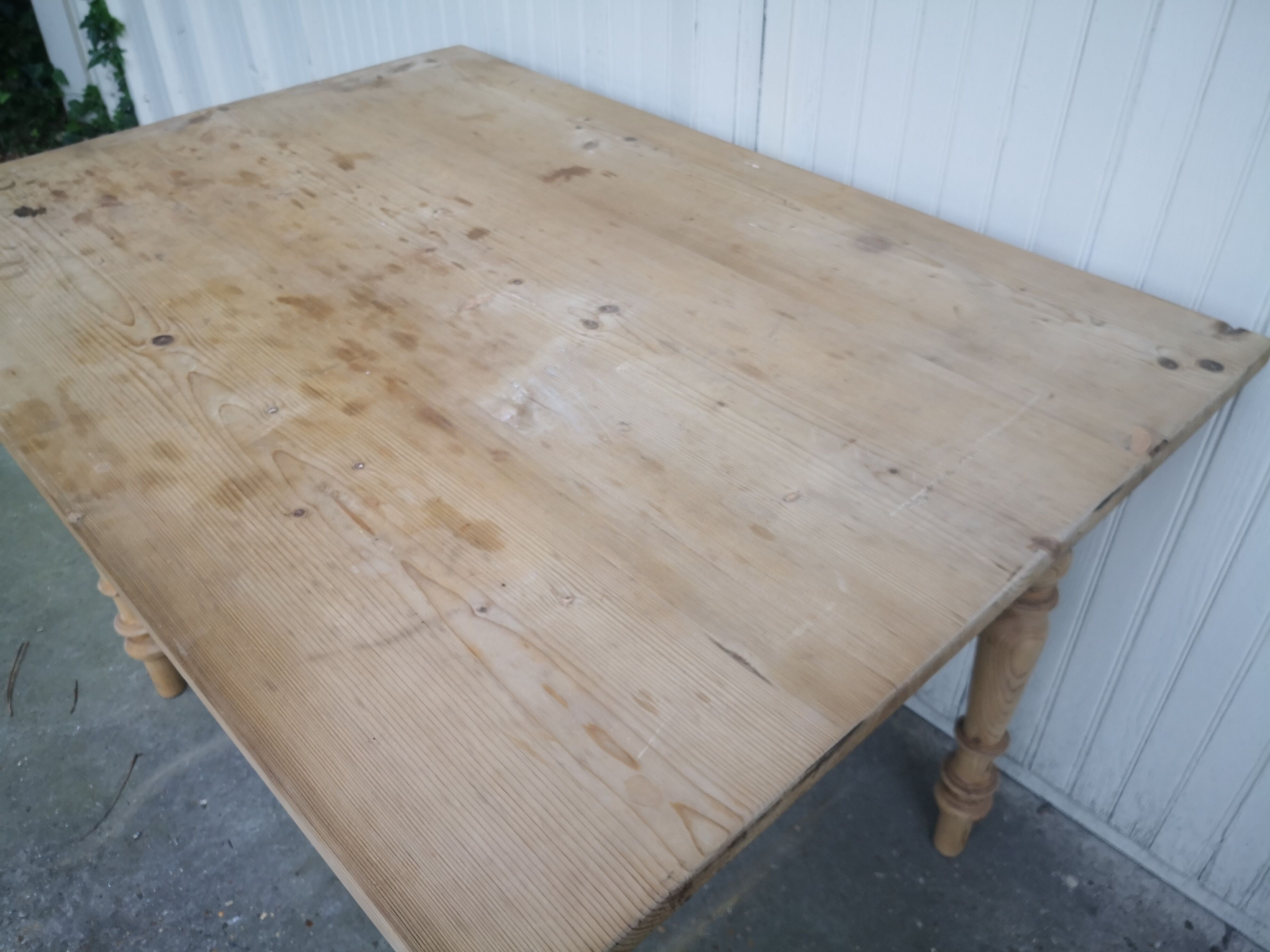 wooden dining table, vintage, turned legs, firm table style