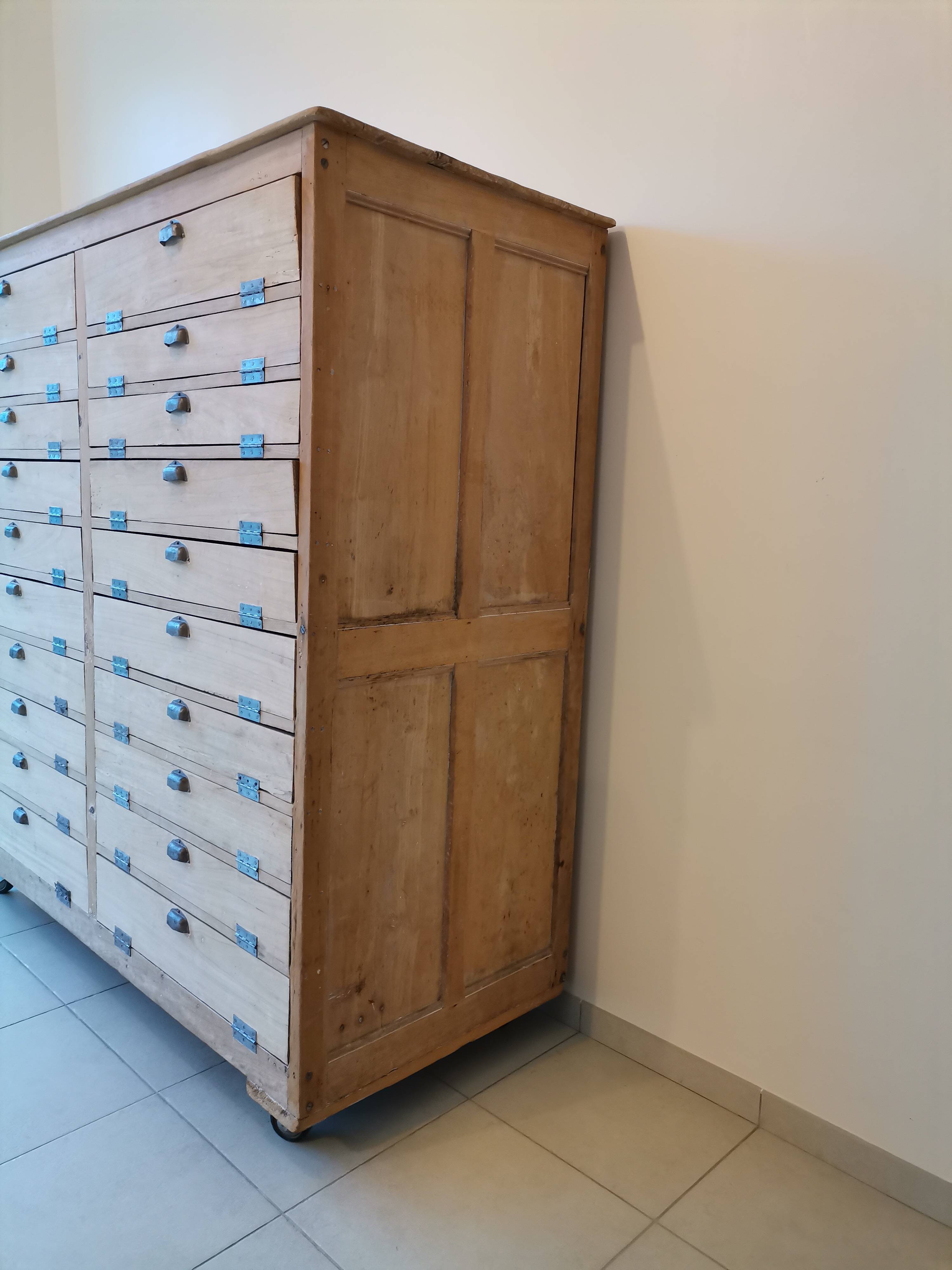 Trade furniture: baker's furniture