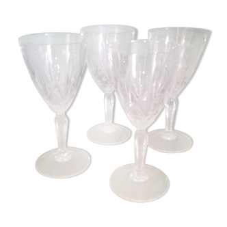 4 verres à vin, sur pied, en cristal