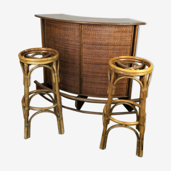 Bar and stools in rattan