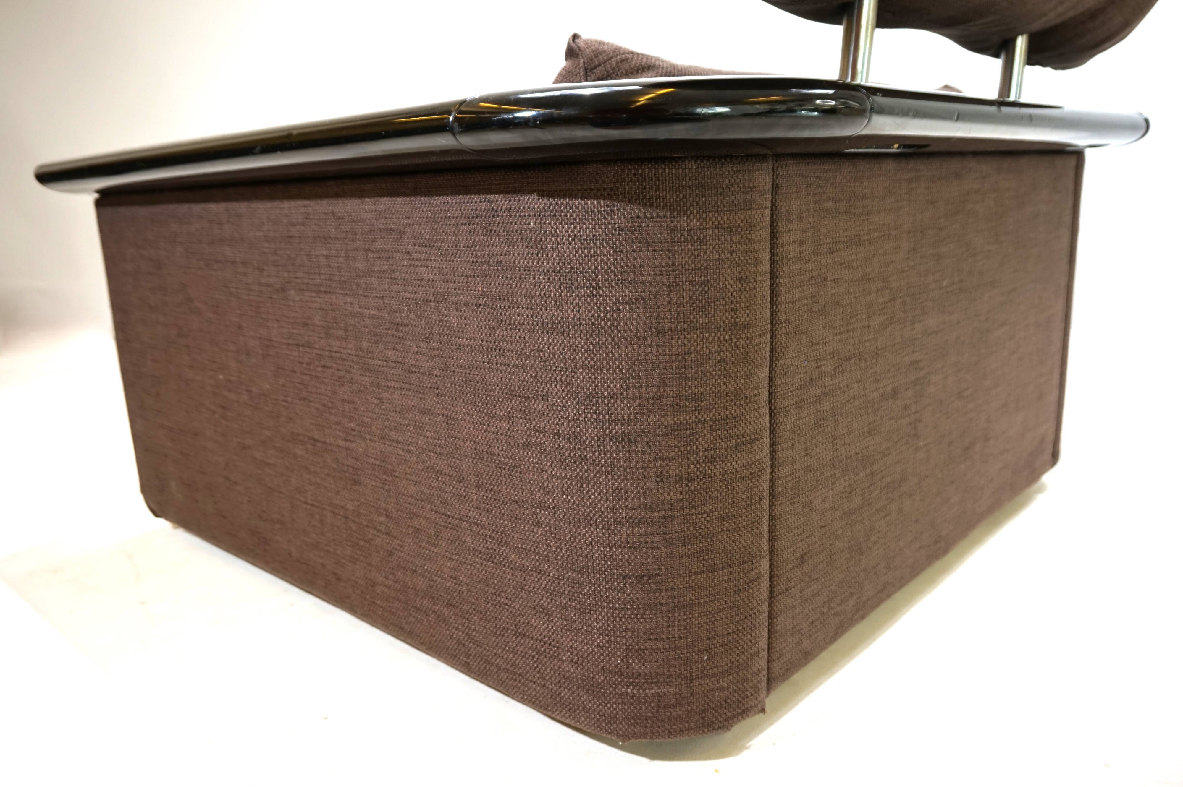 Fauteuil lounge Tecno avec structure en laque piano, 1970