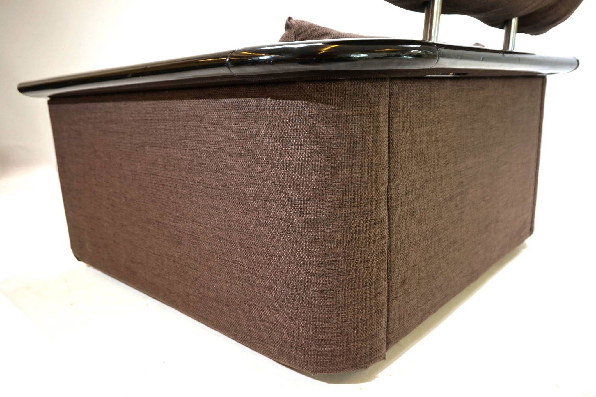 Fauteuil lounge Tecno avec structure en laque piano, 1970