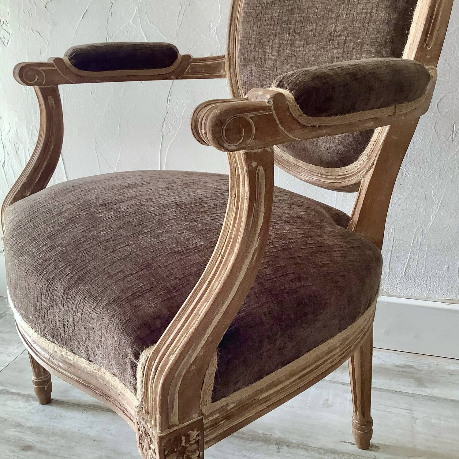 Louis XVI armchair with medallion back