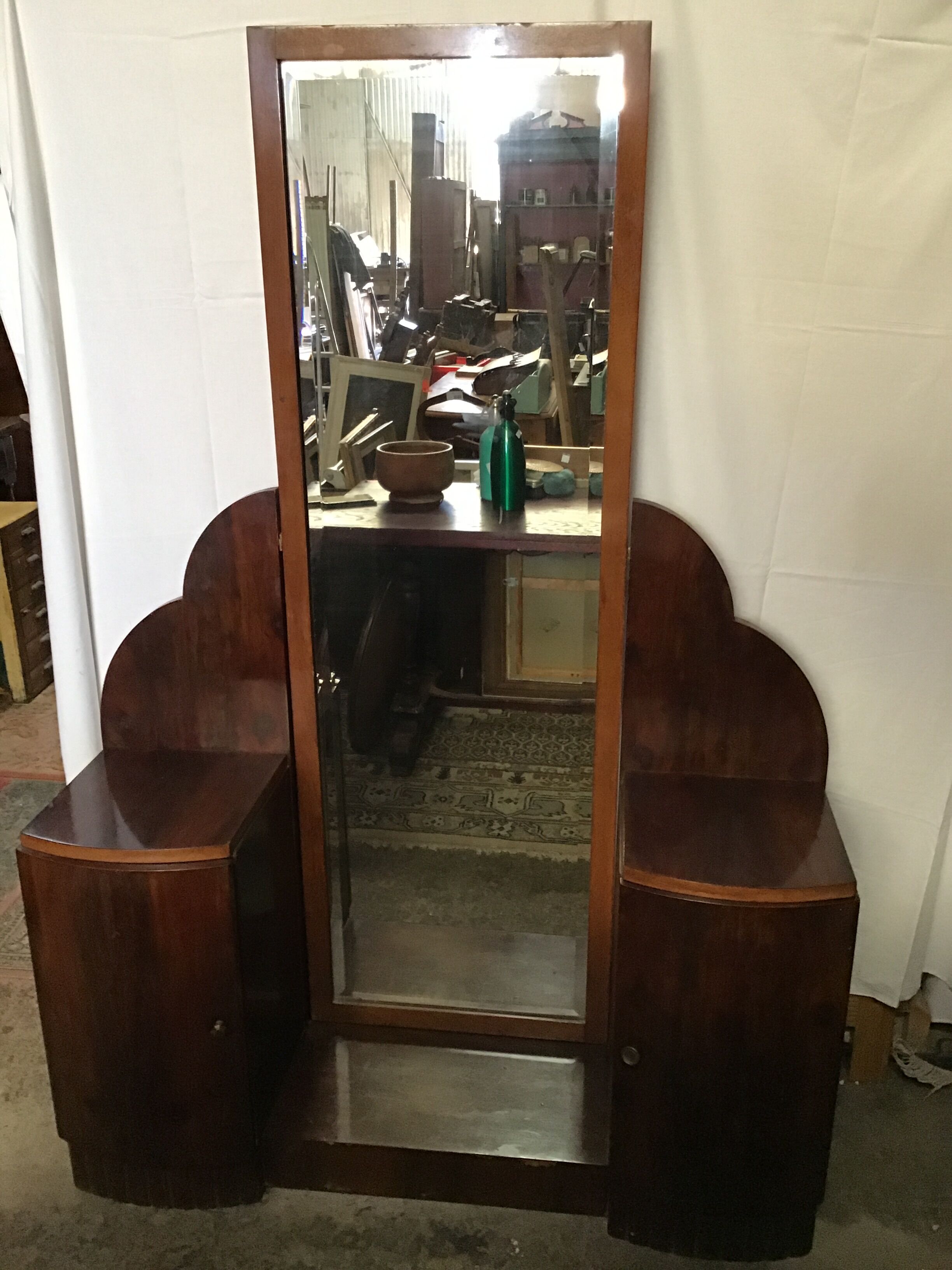 Art Deco psyche hairdresser