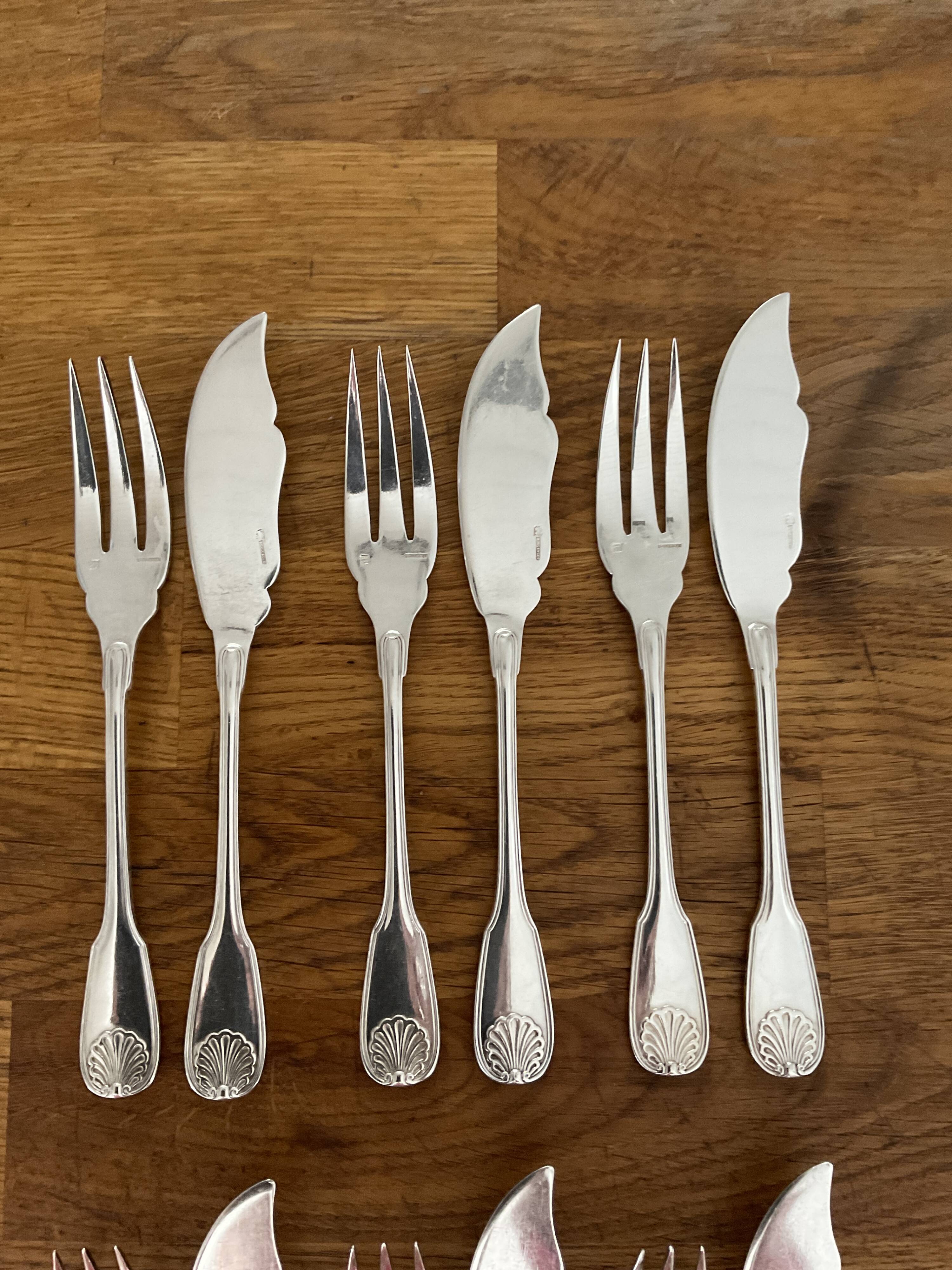 Set of 12 fish cutlery. Model Shell BOULENGER