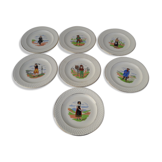 Series of 7 dessert plates costumes from France Faïence by Gien Diam 19.8 cm