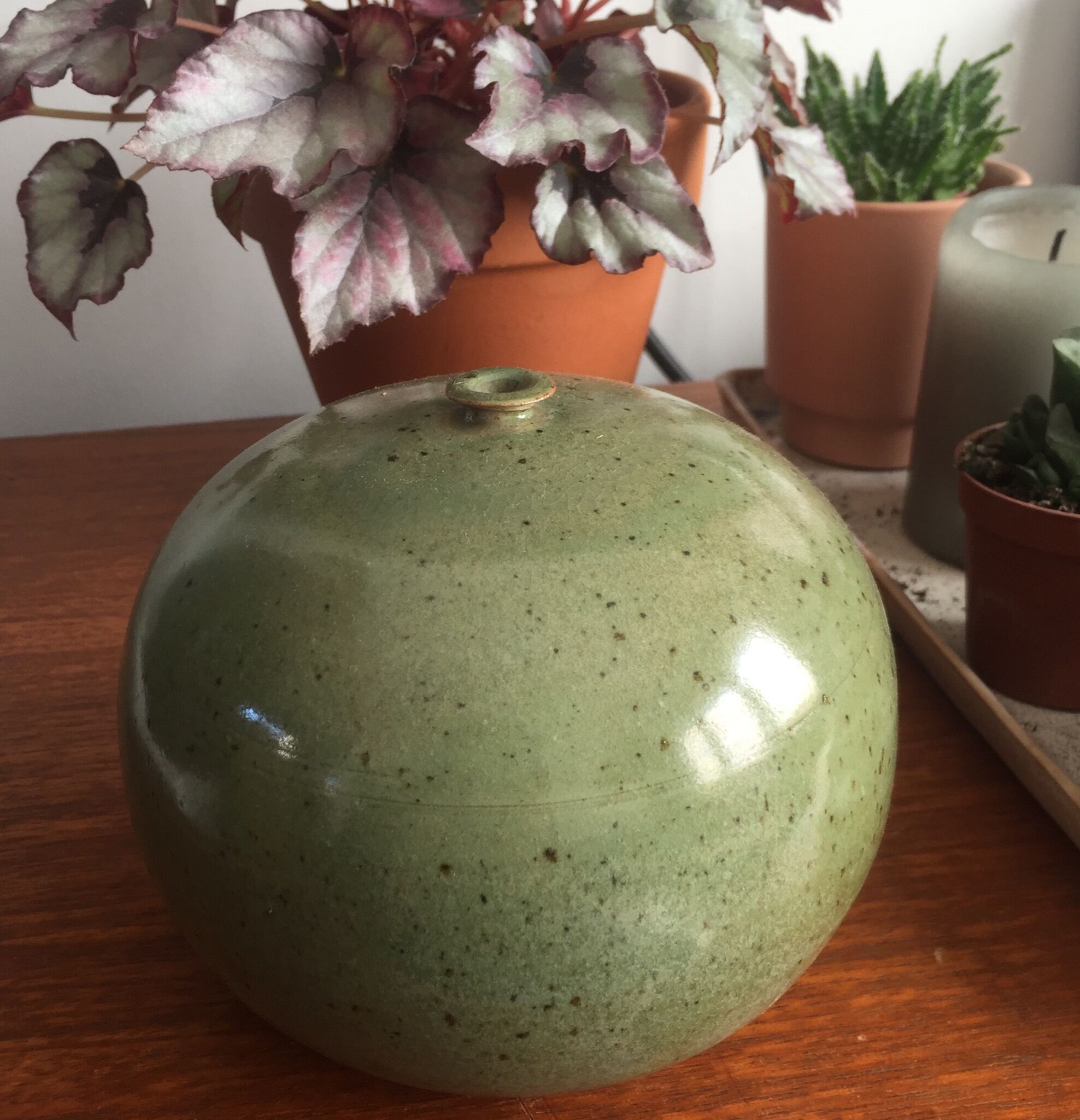 Green enamelled pot