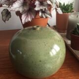 Green enamelled pot
