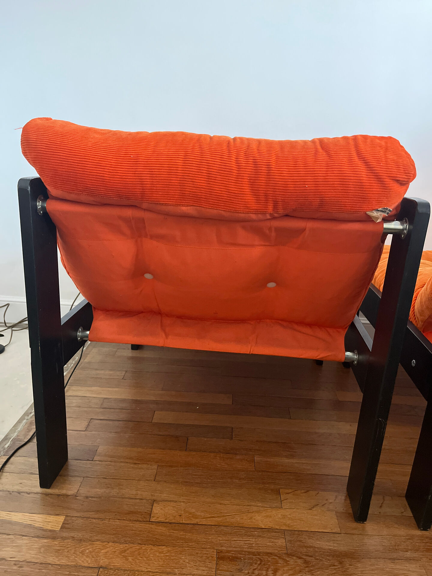 2 fauteuils en velours orange Vintage année 1974