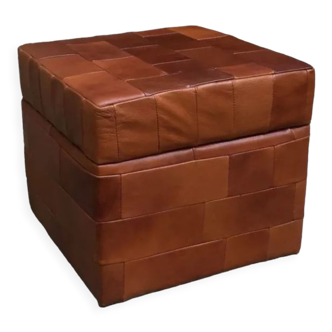 Leather pouf-chest