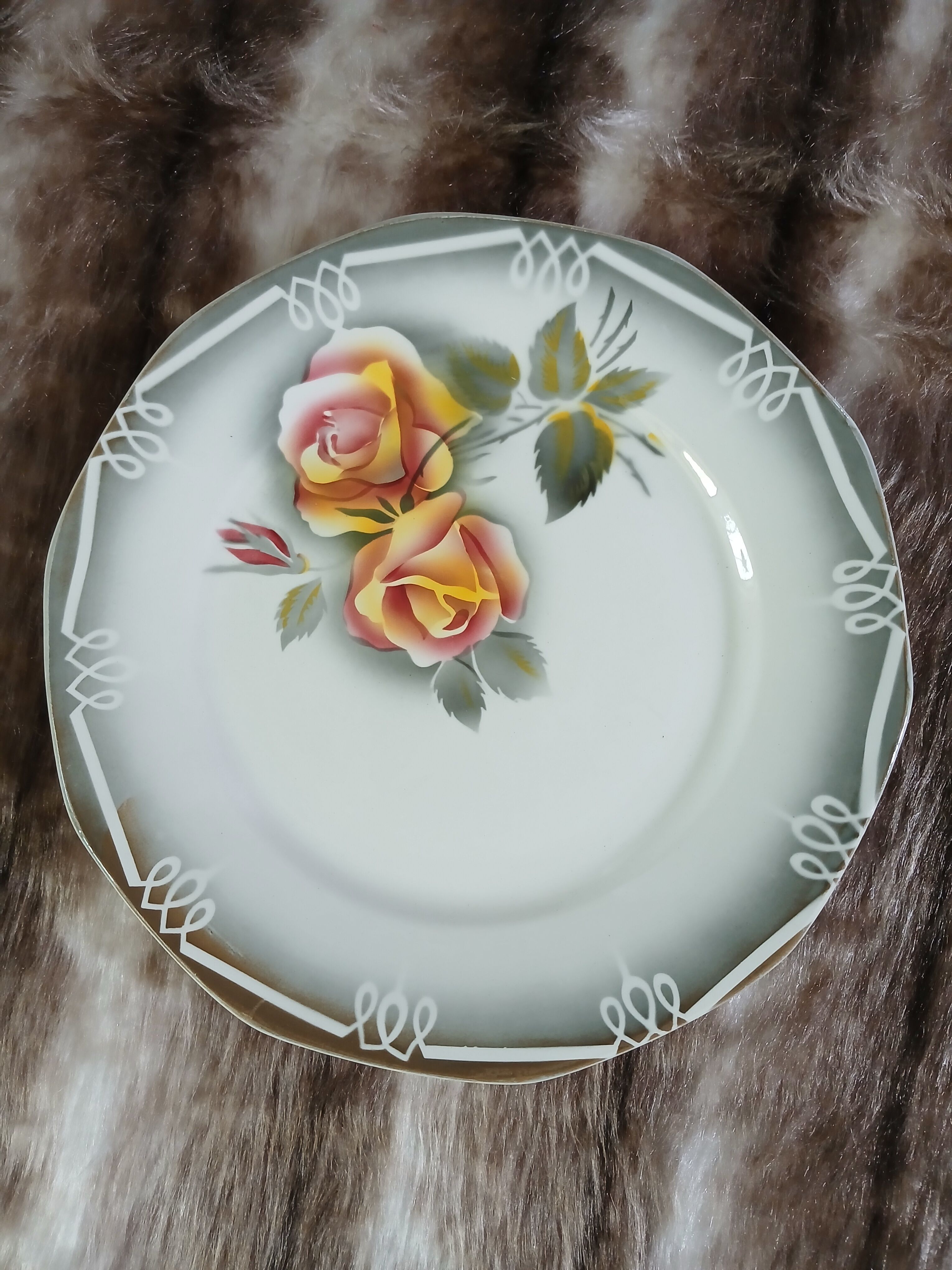 6 mismatched antique dinner plates