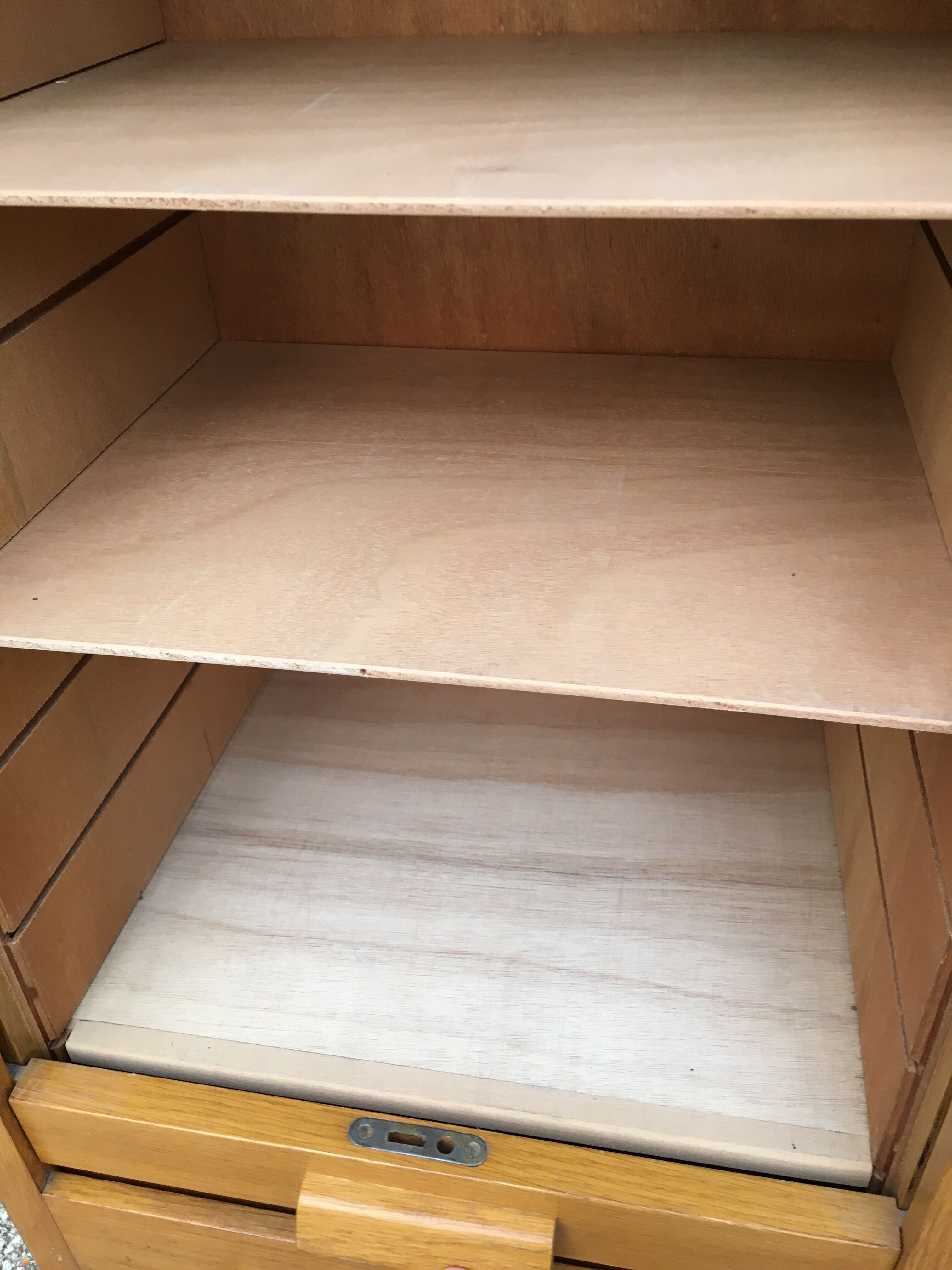 Curtain filing cabinet