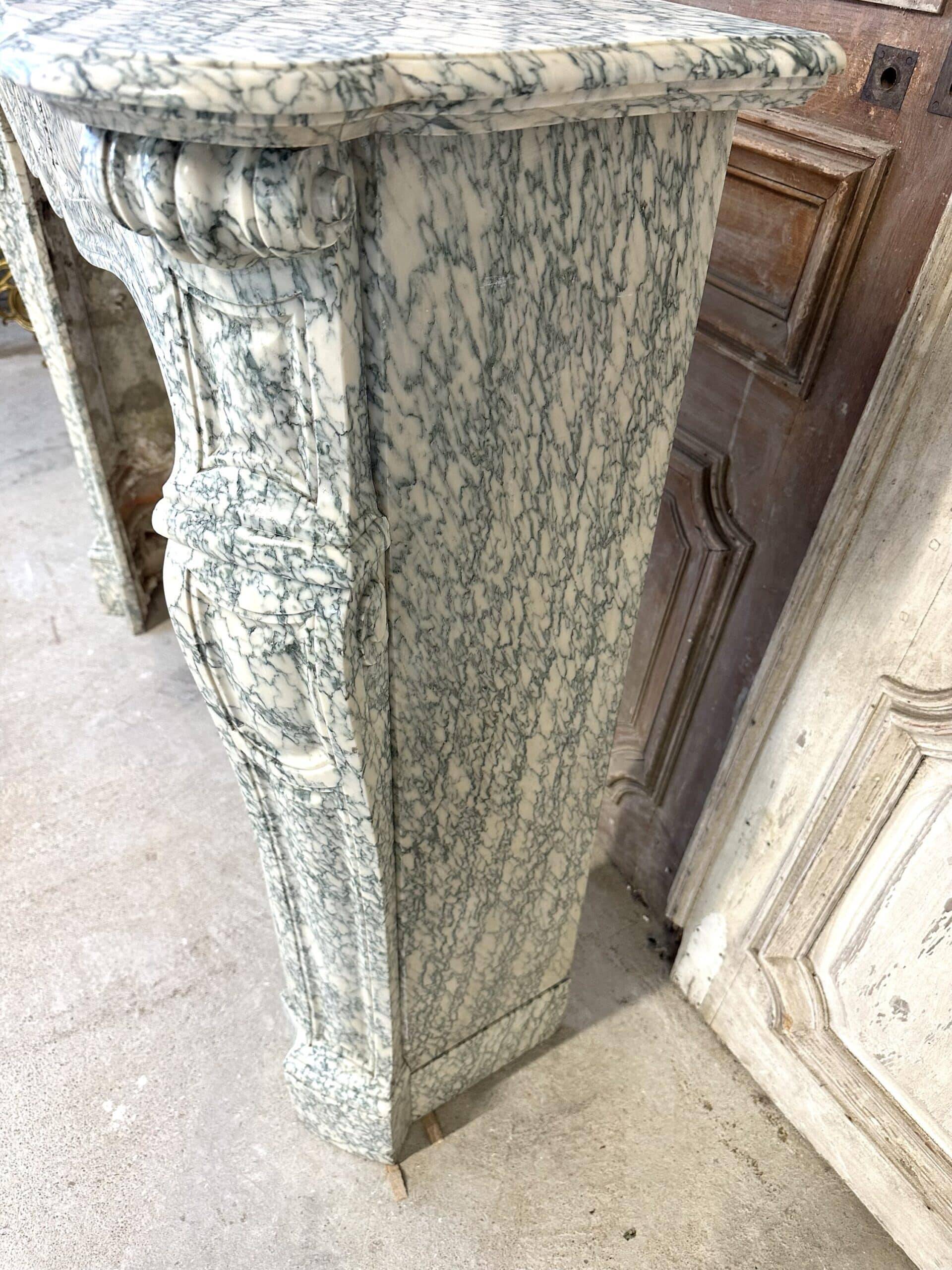 Cheminée en marbre vert style Louis XV