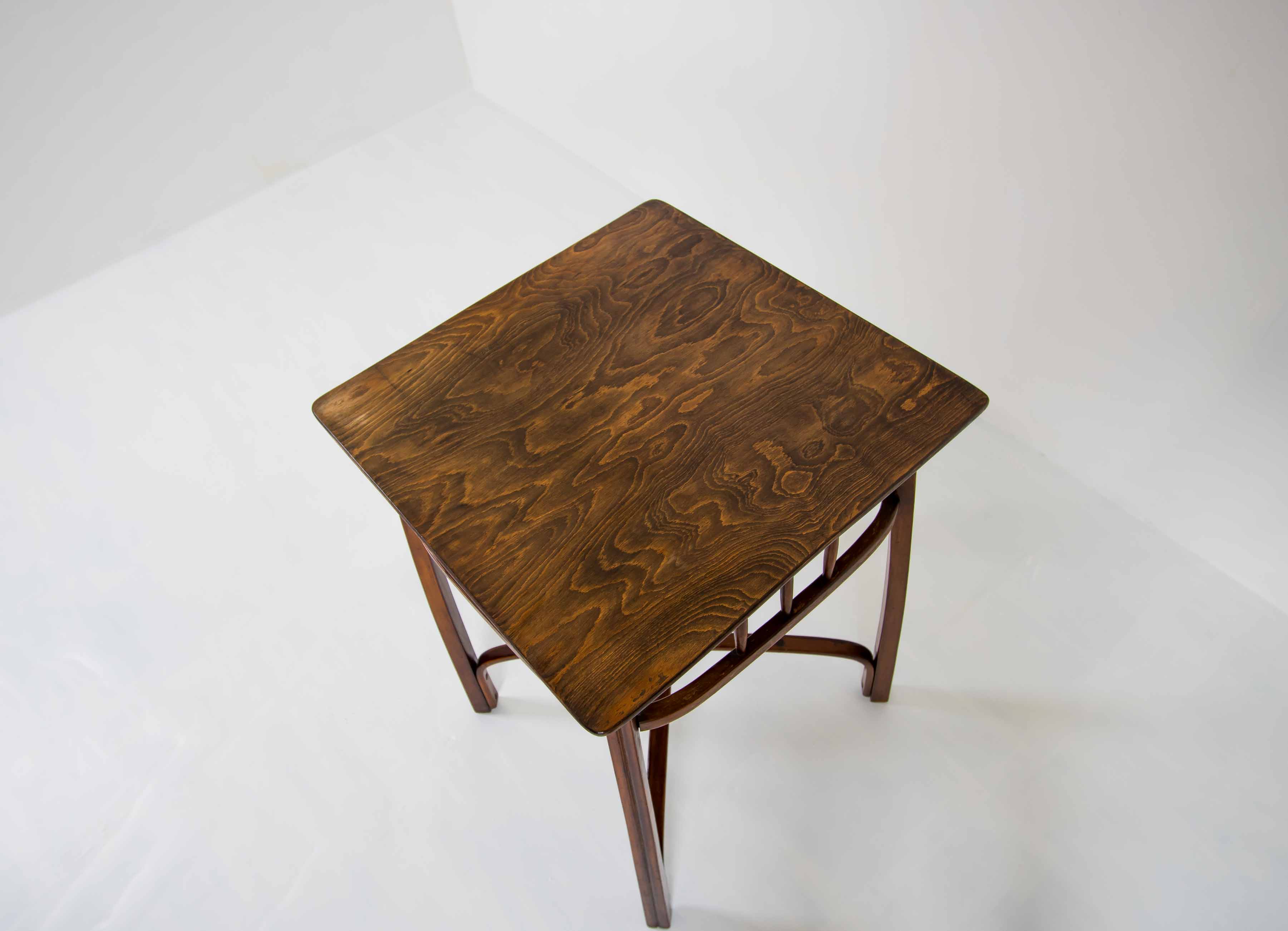 Table d’appoint par Gustav Siegel