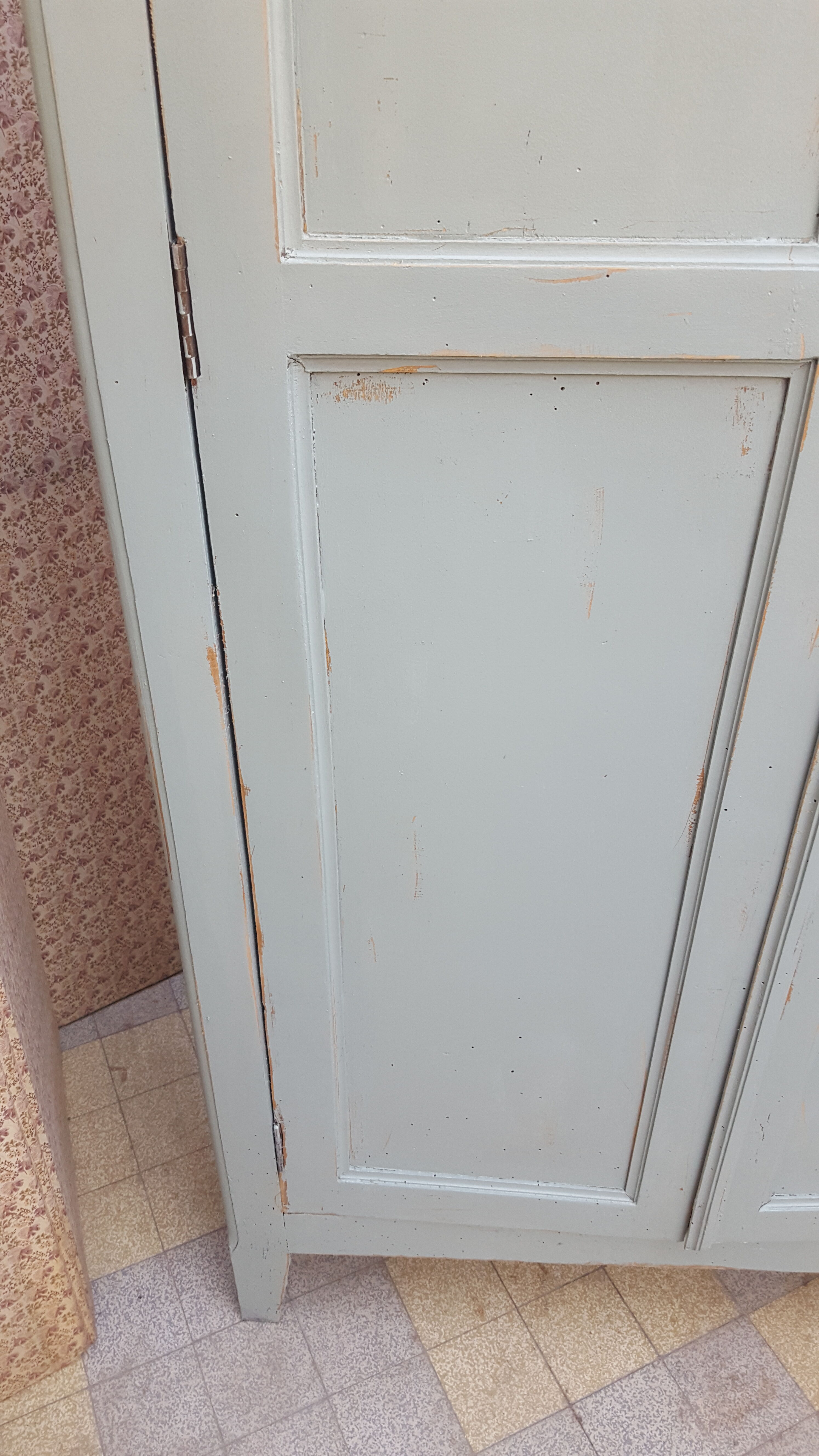 Paris wardrobe patina green guarigue