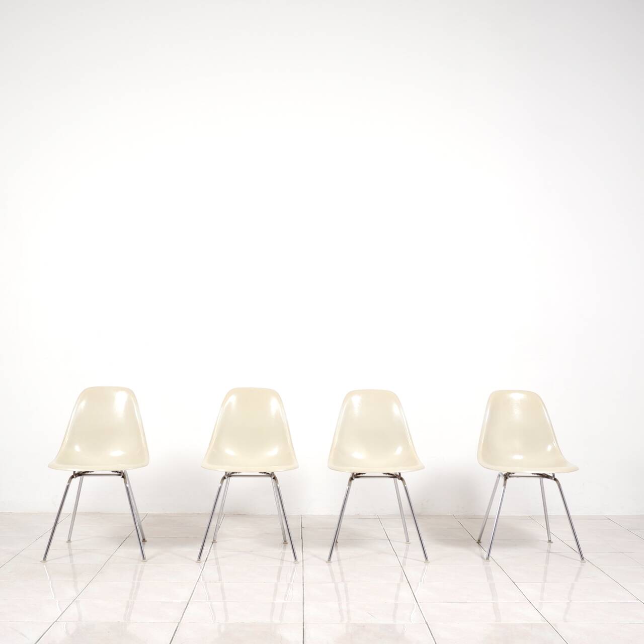 Ensemble de 4 chaises Eames en fibre de verre avec base en H pour Fehlbaum par Herman Miller