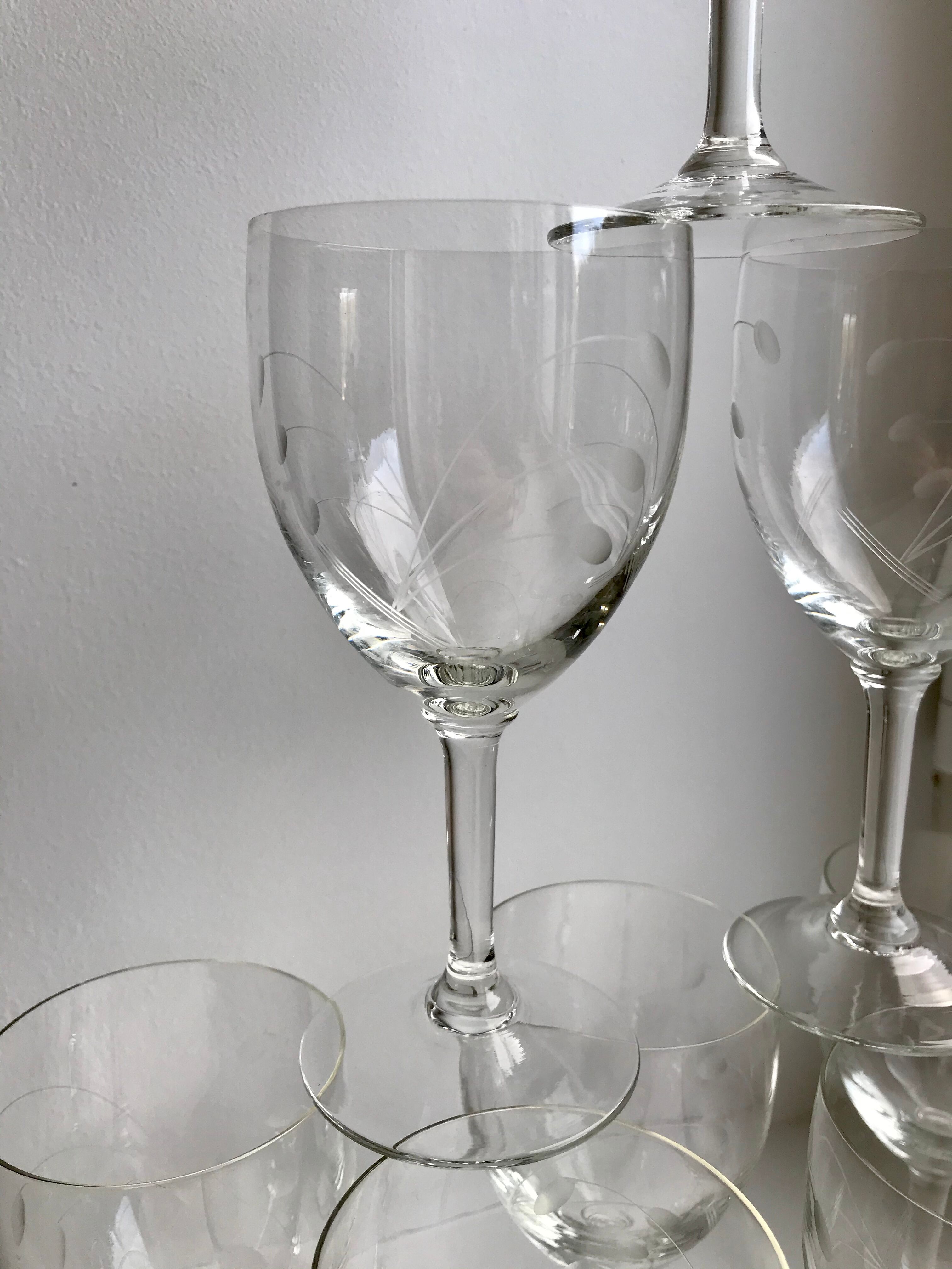 Set of 10 wine glasses engraved 50s-60s