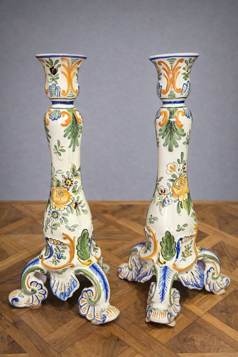 Pair of large polychrome ceramic candlesticks – Floral decoration – H 34 cm