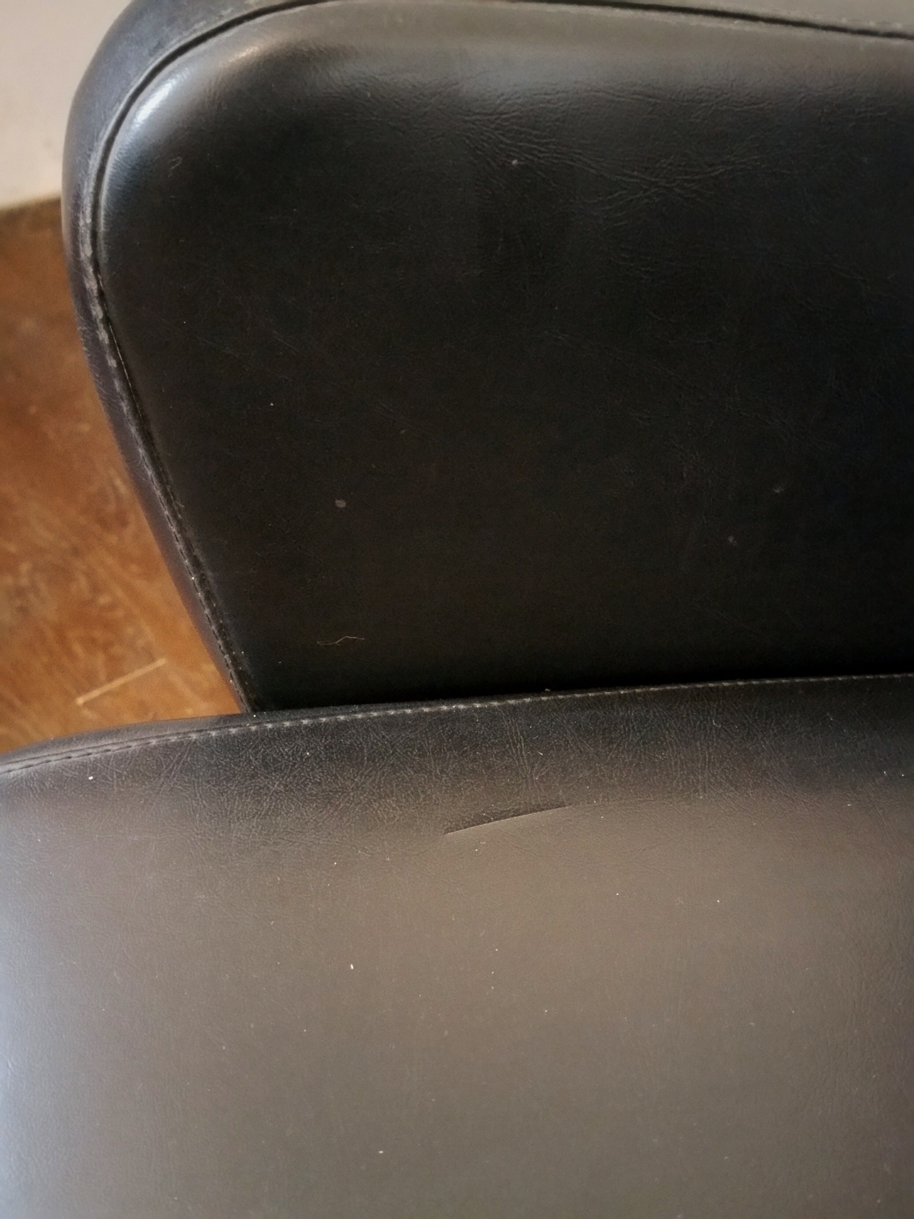 Paire de fauteuils 70's