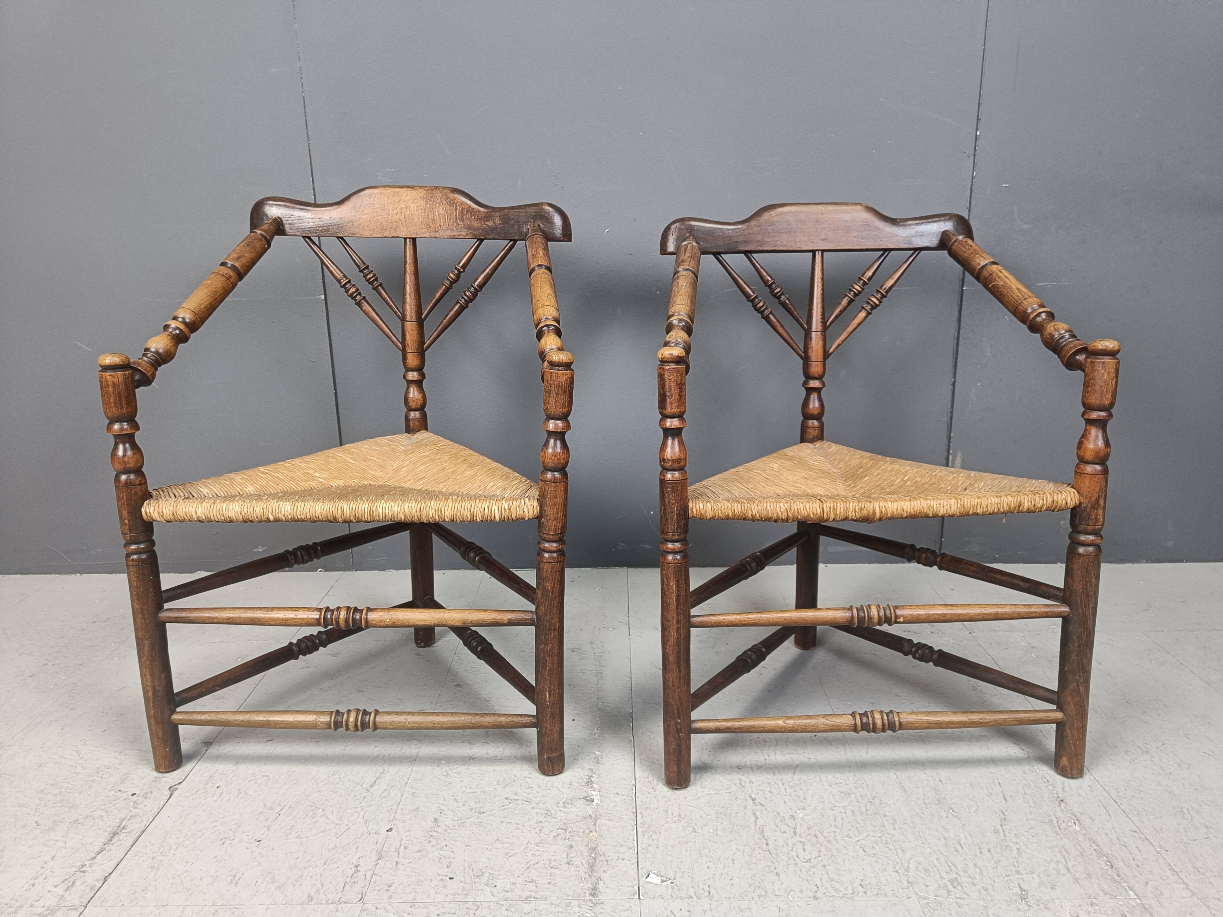 Paire de chaises d'angle hollandaises anciennes, années 1920