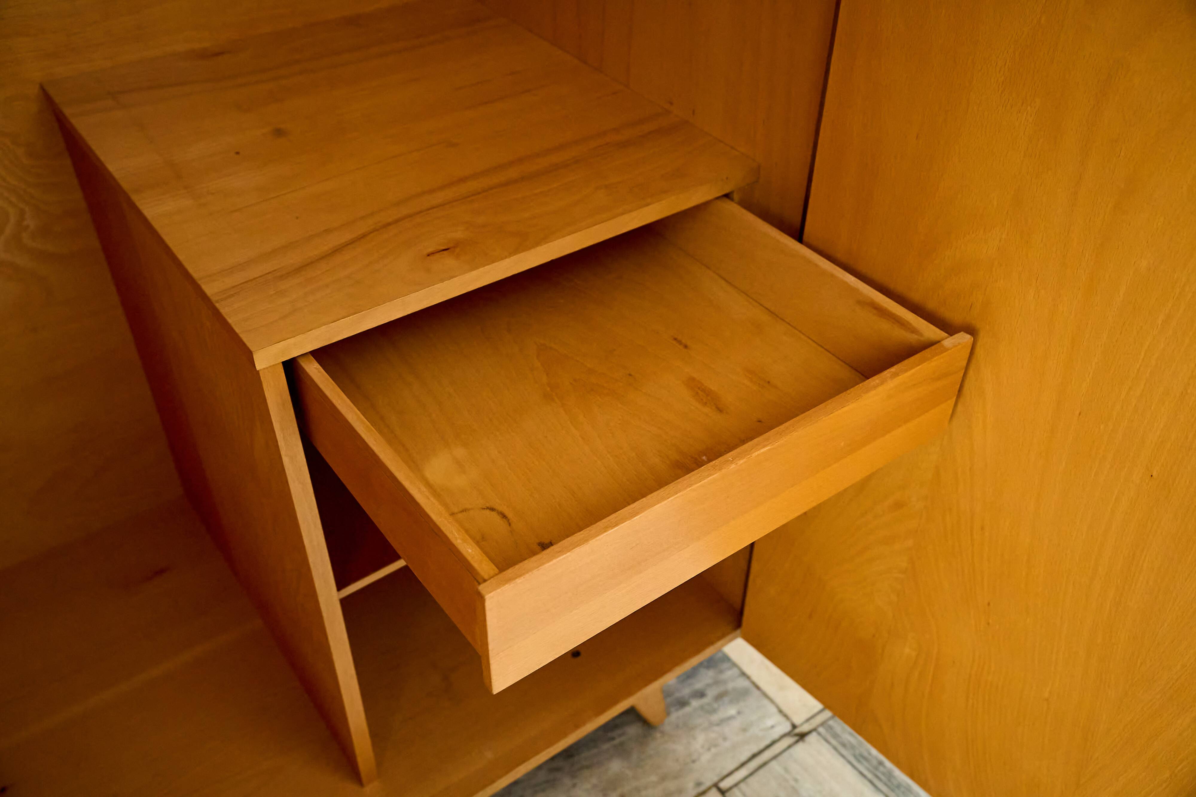 Armoire du milieu du siècle Jiroutek U486