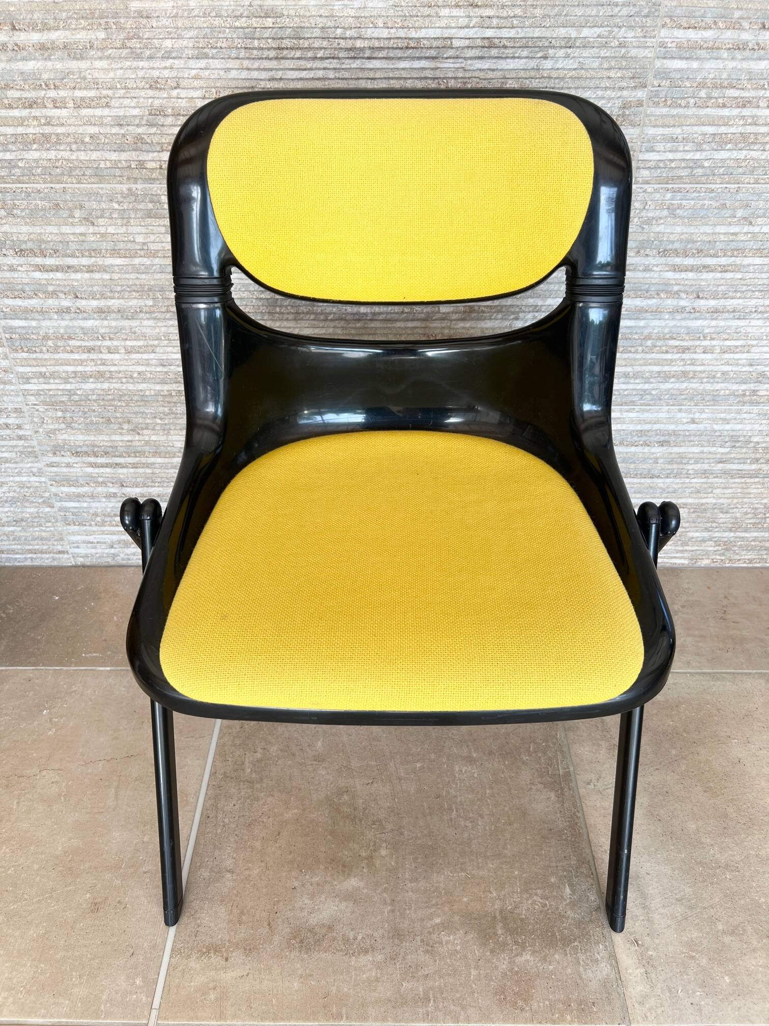 6 back chairs Emilio Ambasz & Giancarlo Peretti, yellow armchair