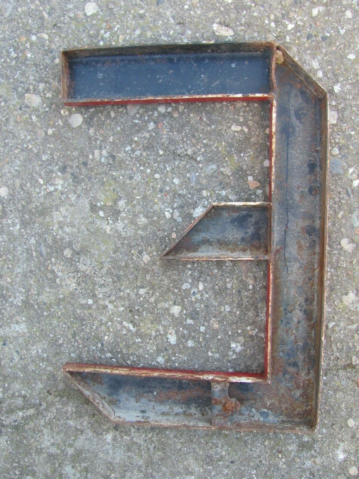 Letter signs - E - red