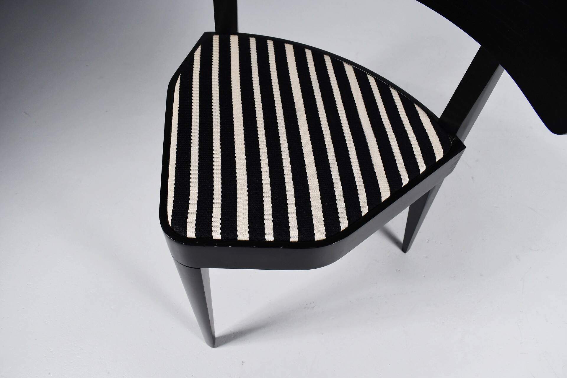 Chaise asymétrique B1 de Stefan Wewerka 1978