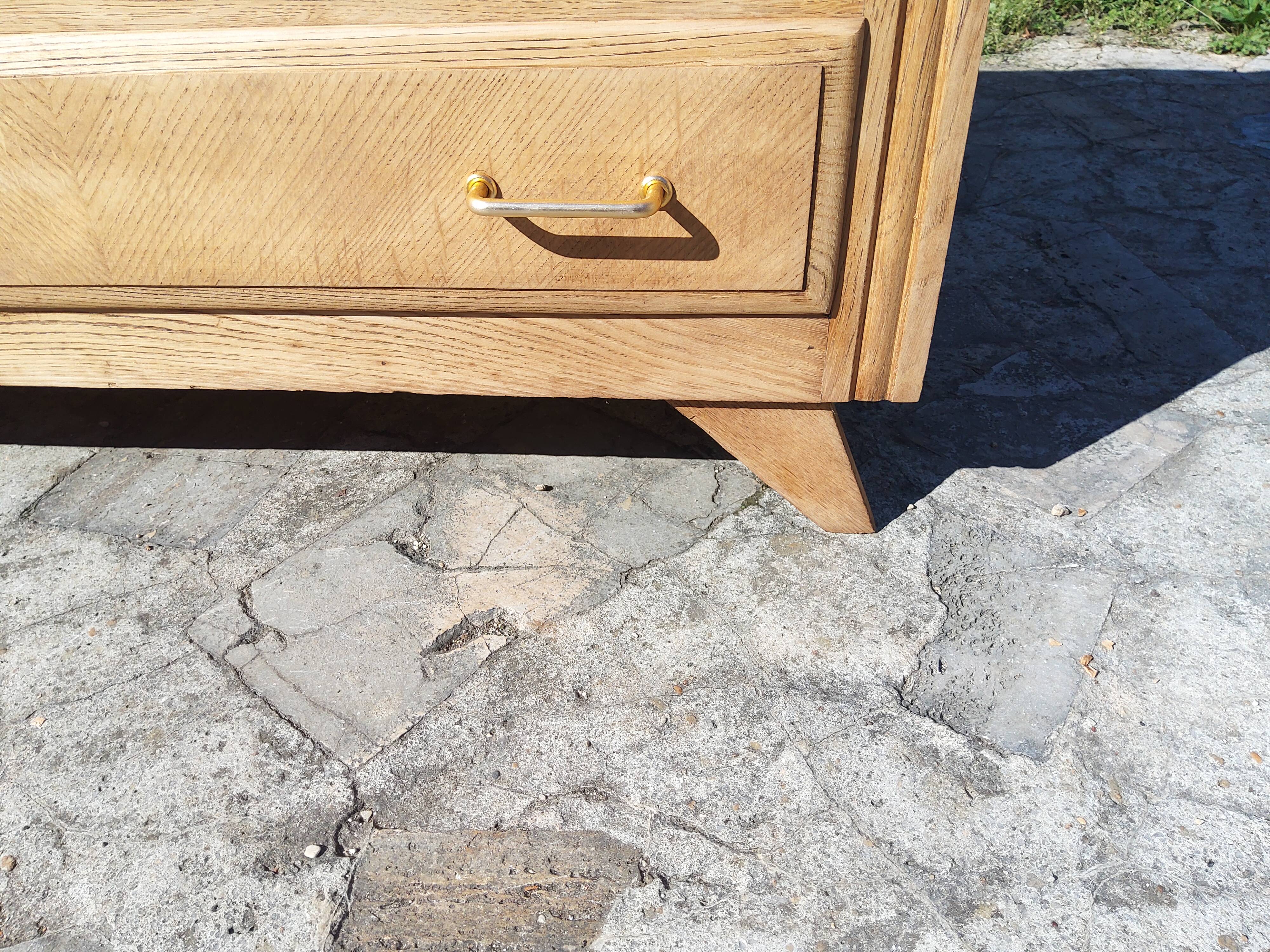 Compass-legged chest of drawers
