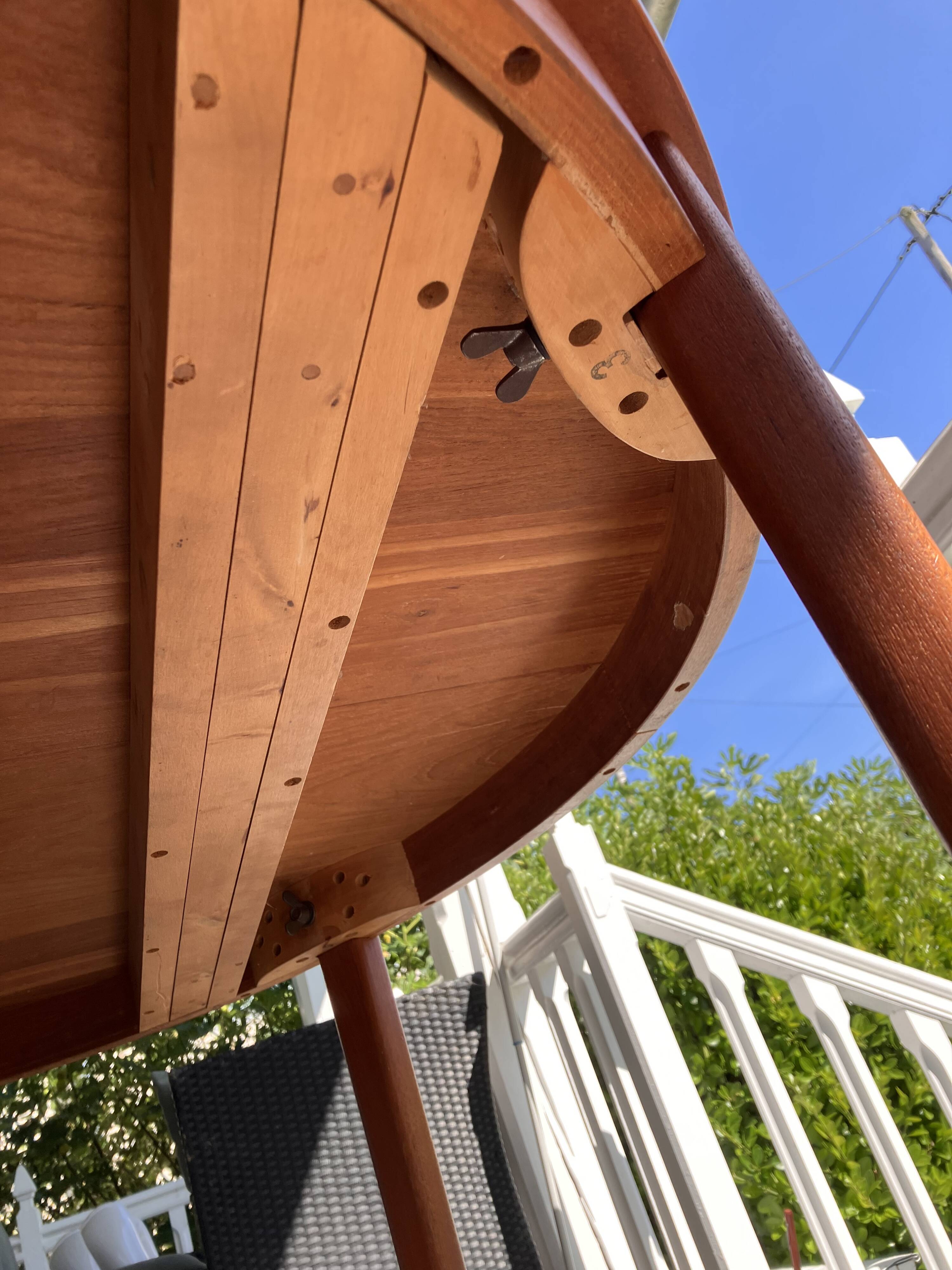 Extendable round teak table by Bertil Fridhagen for Bodafors