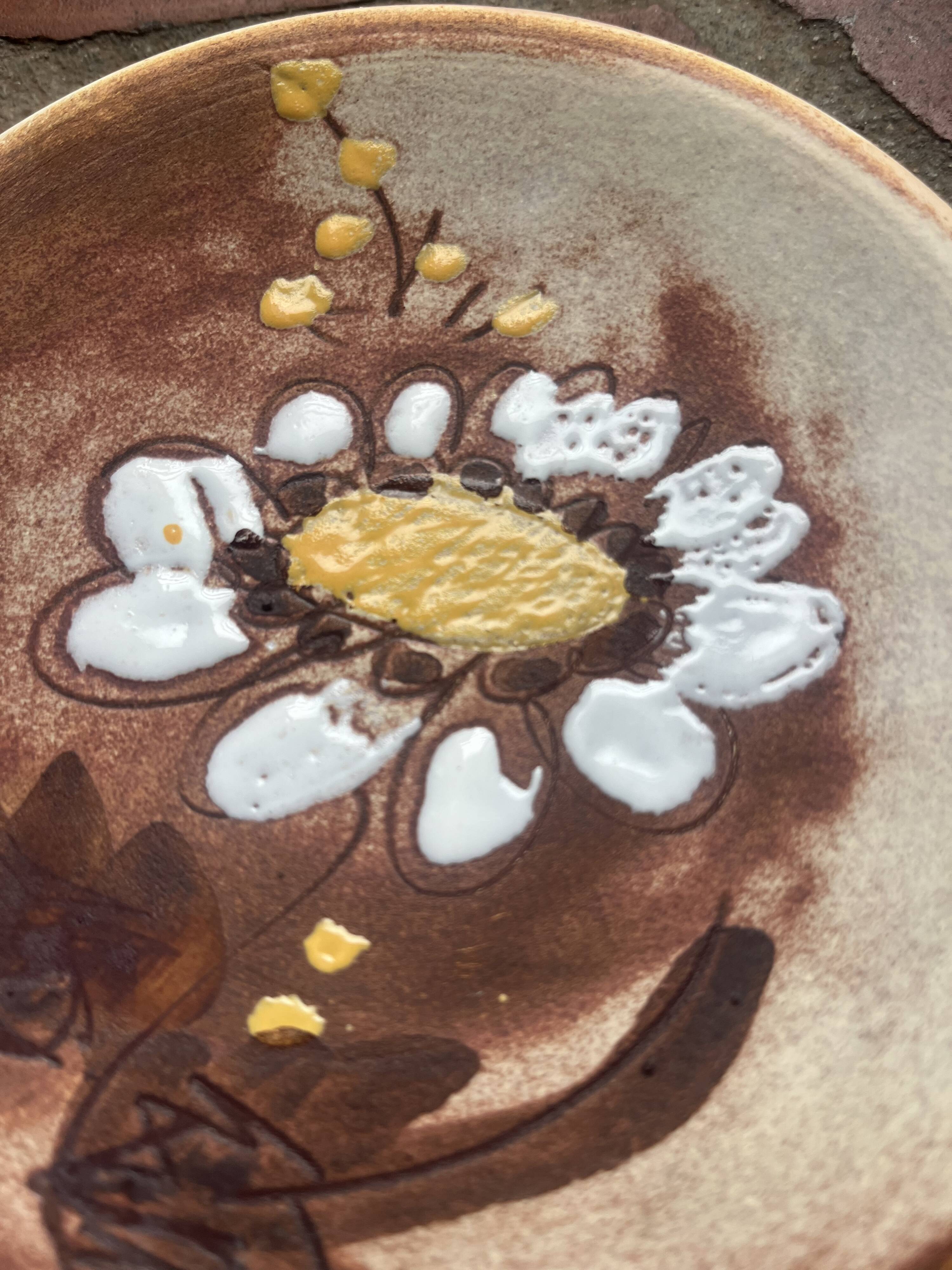 2 small Vallauris plates signed by Fonck and Mateo.