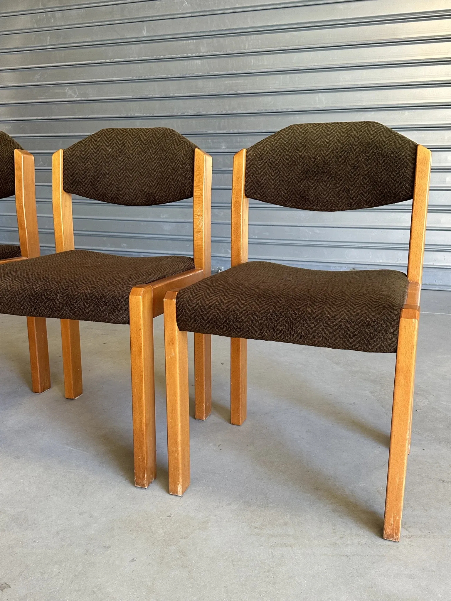Set of 4 vintage chairs from the 70s/80s – Brown chocolate wood and fabric