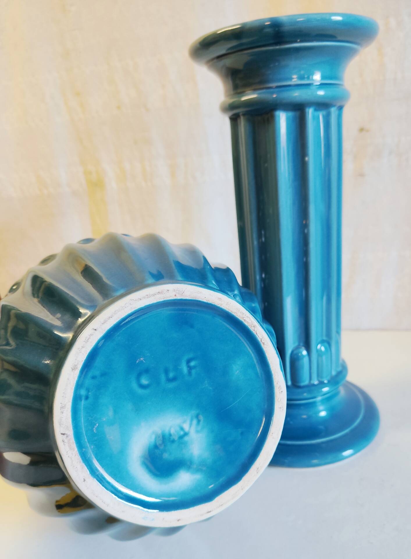 Column and basin in Art Deco style in blue glazed ceramic - mid 20th century.