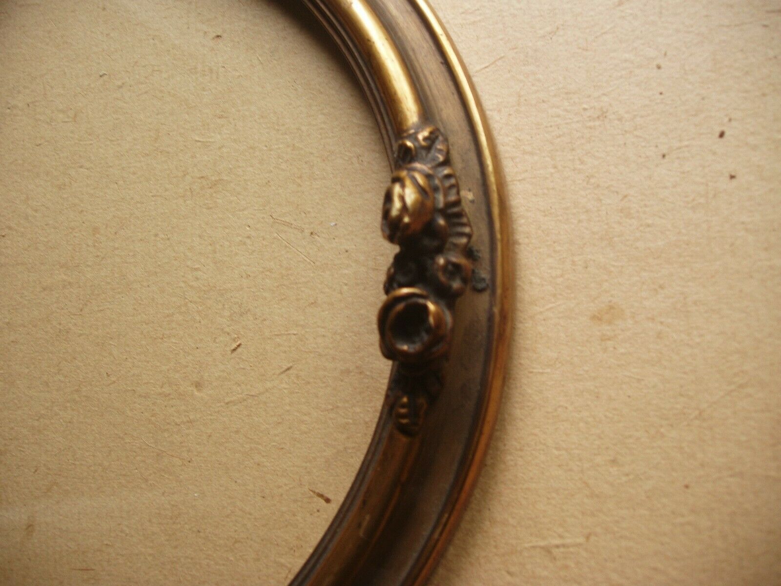 Oval frame in wood and gilded stucco in Louis XVI style - late 19th century