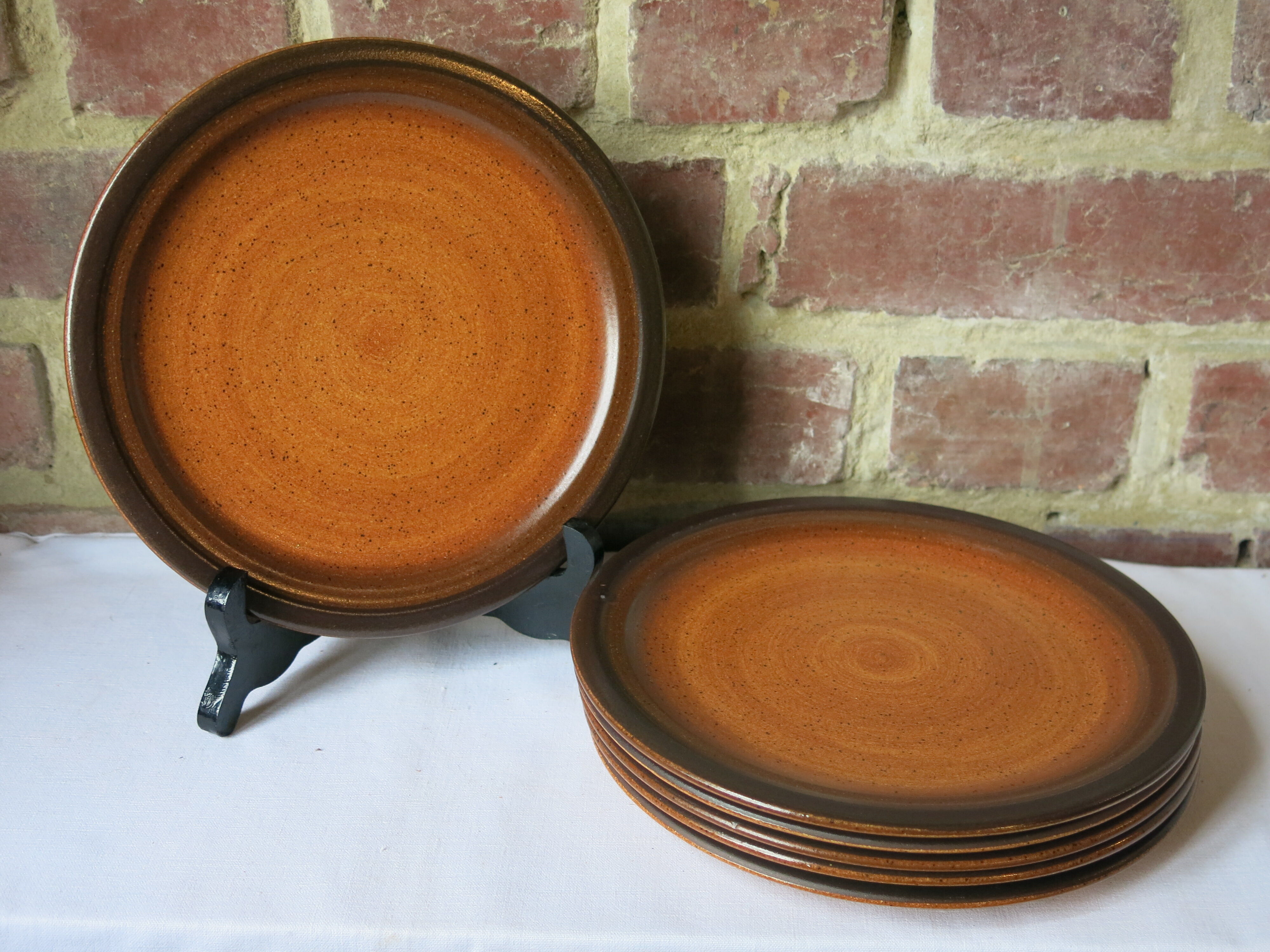 6 assiettes à dessert en grés marron de chez St Amand modèle "meylan"